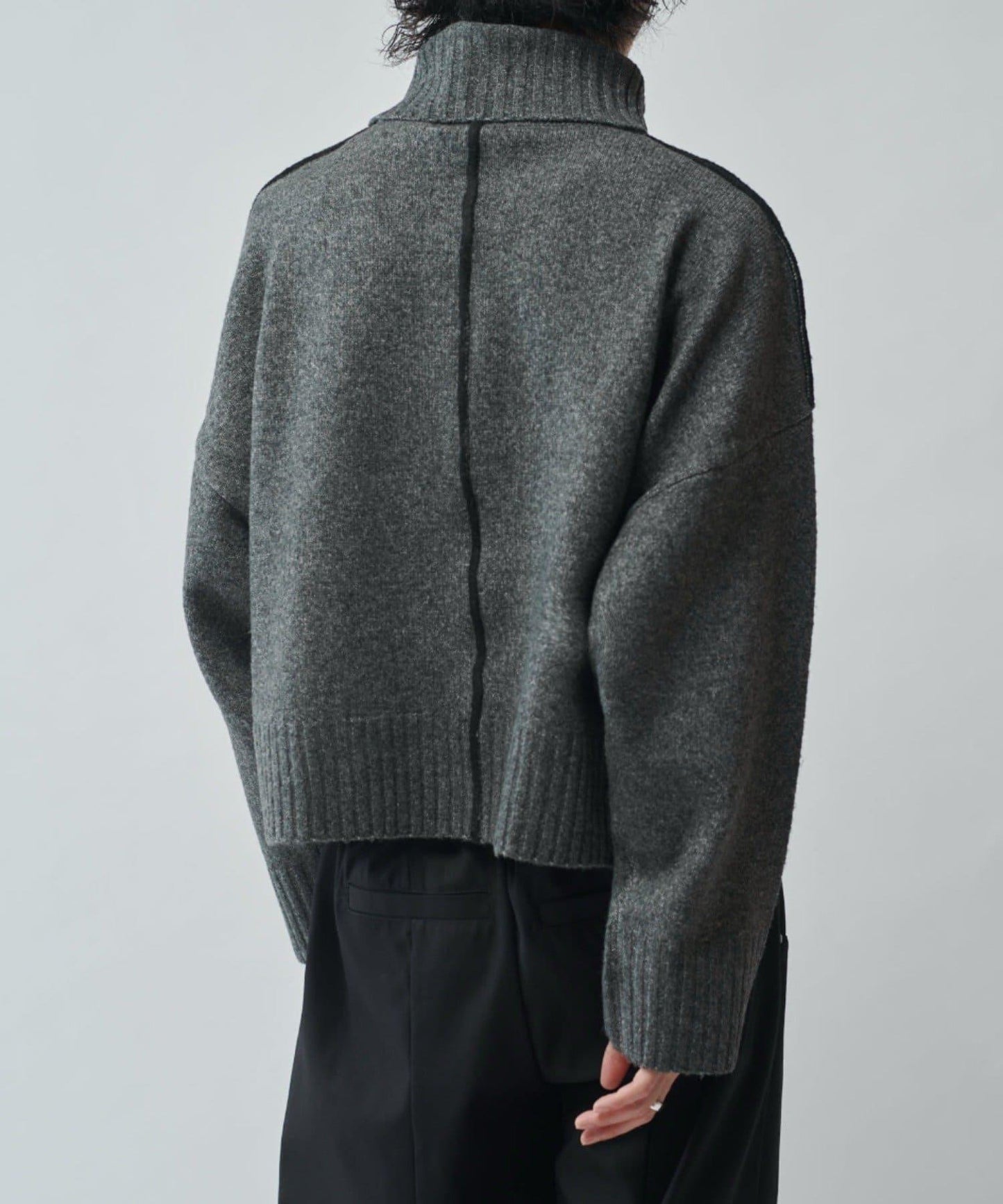 【Neucon/ニューコン】短款寬鬆高領針織衫