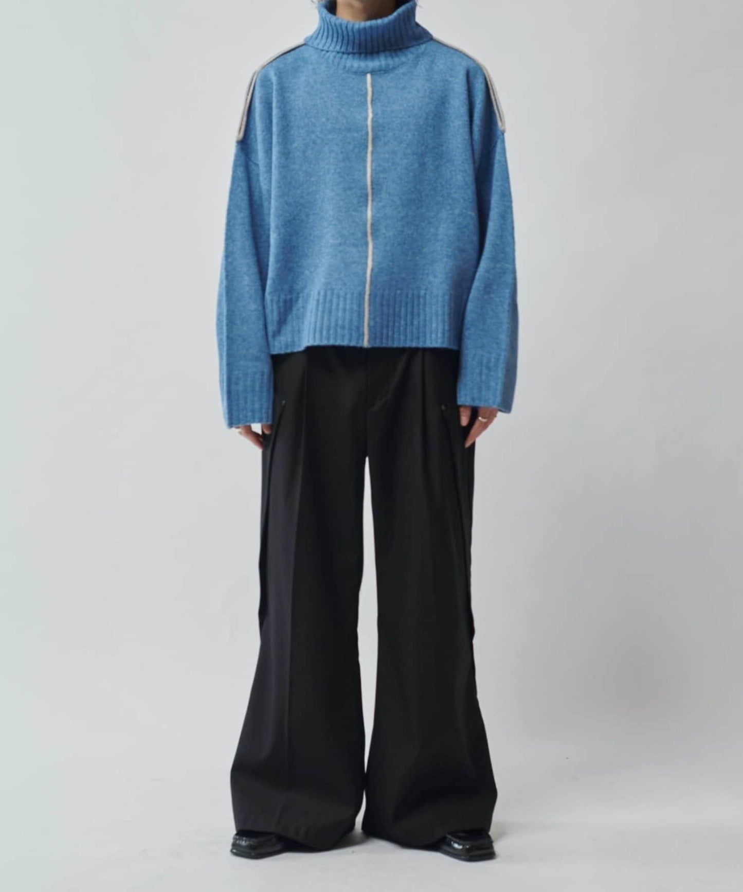 【Neucon/ニューコン】短款寬鬆高領針織衫