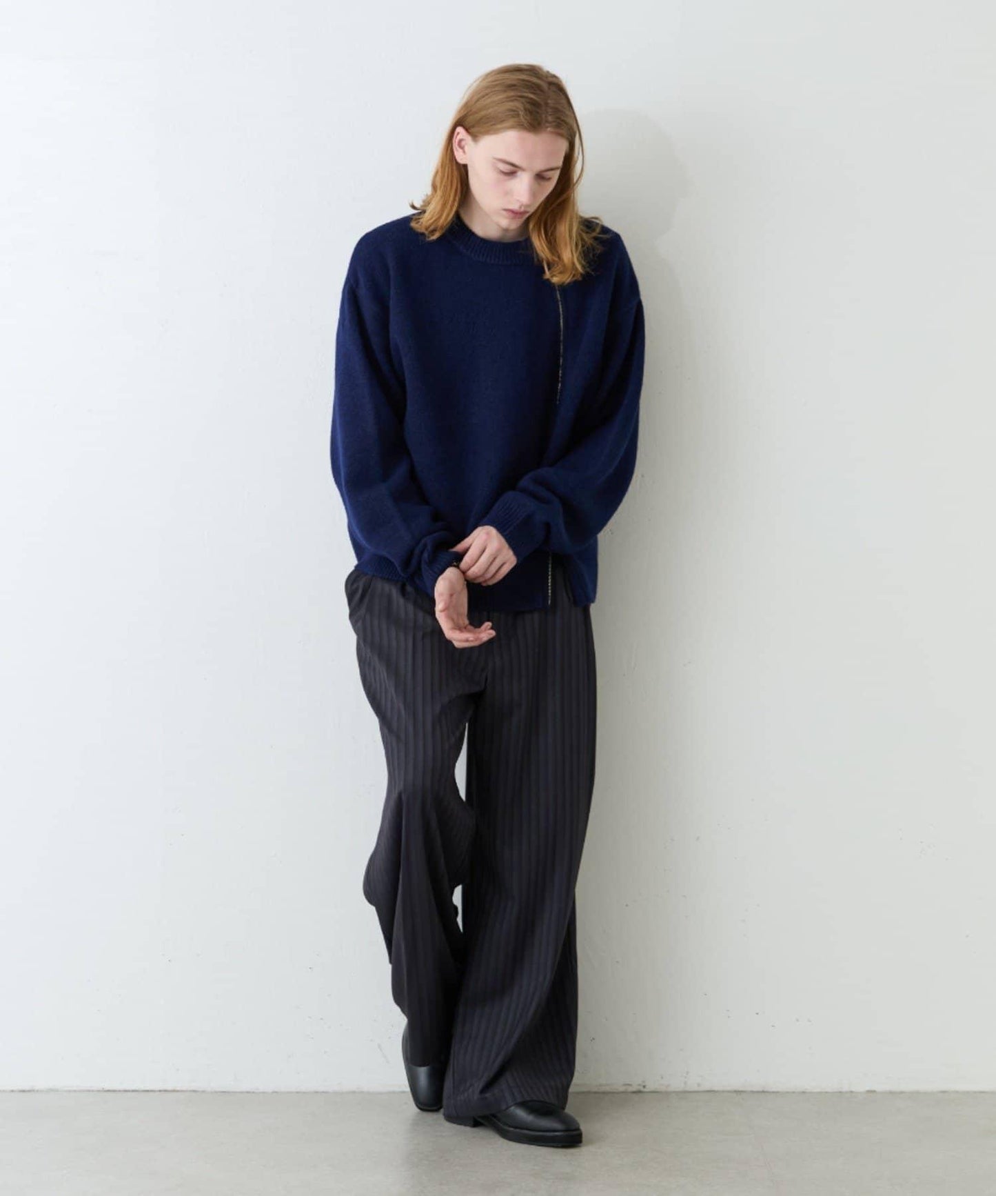 【Neucon/ニューコン】扭結拉鍊設計寬鬆圓領針織衫