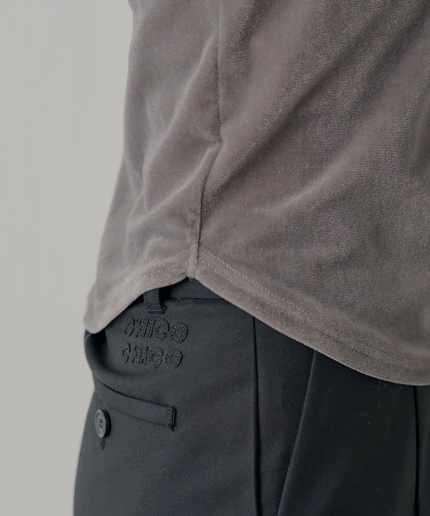 【Chico】荷葉邊吊帶+天鵝絨上衣套裝