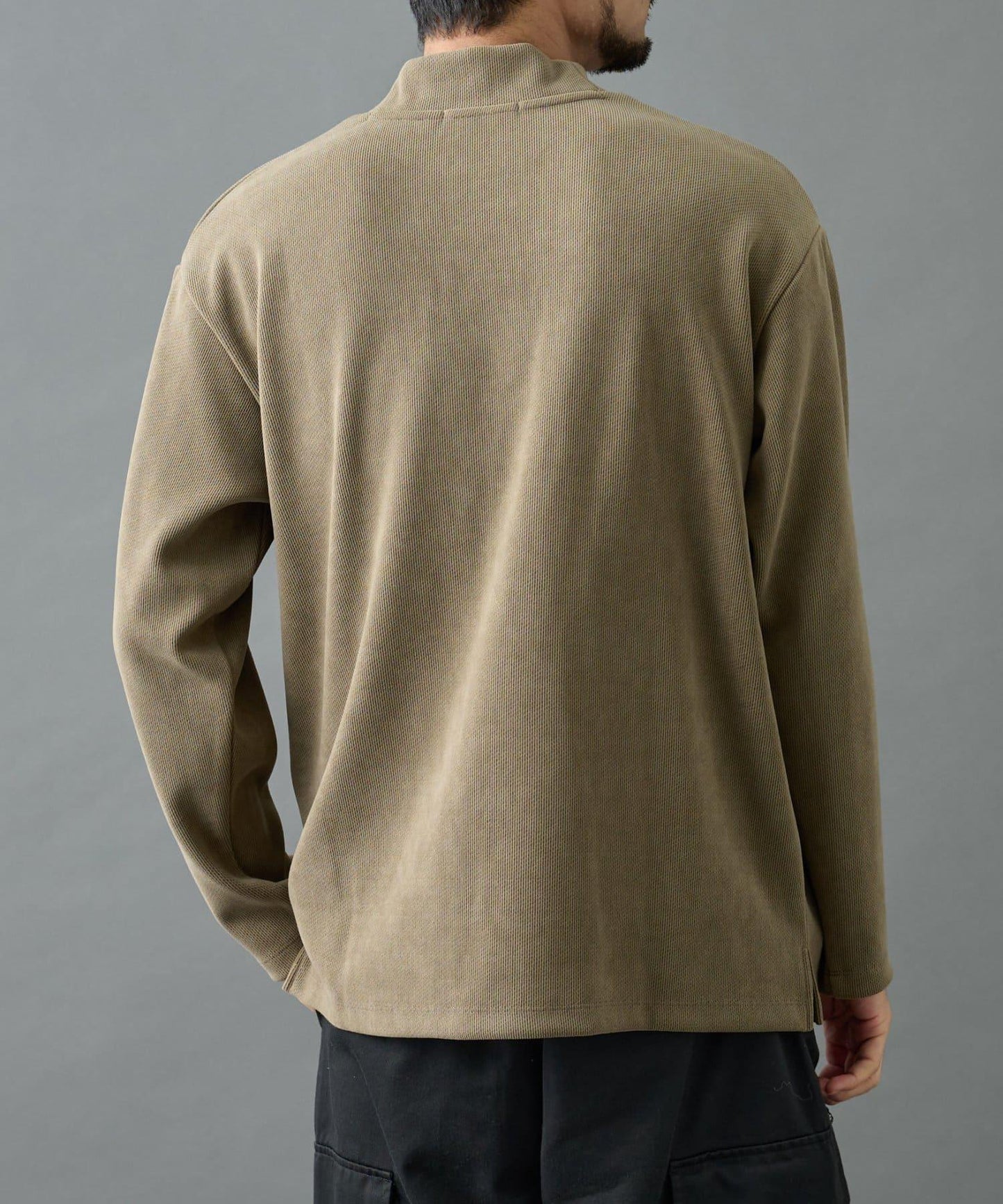 【AW】剪裁絨面高領套頭衫