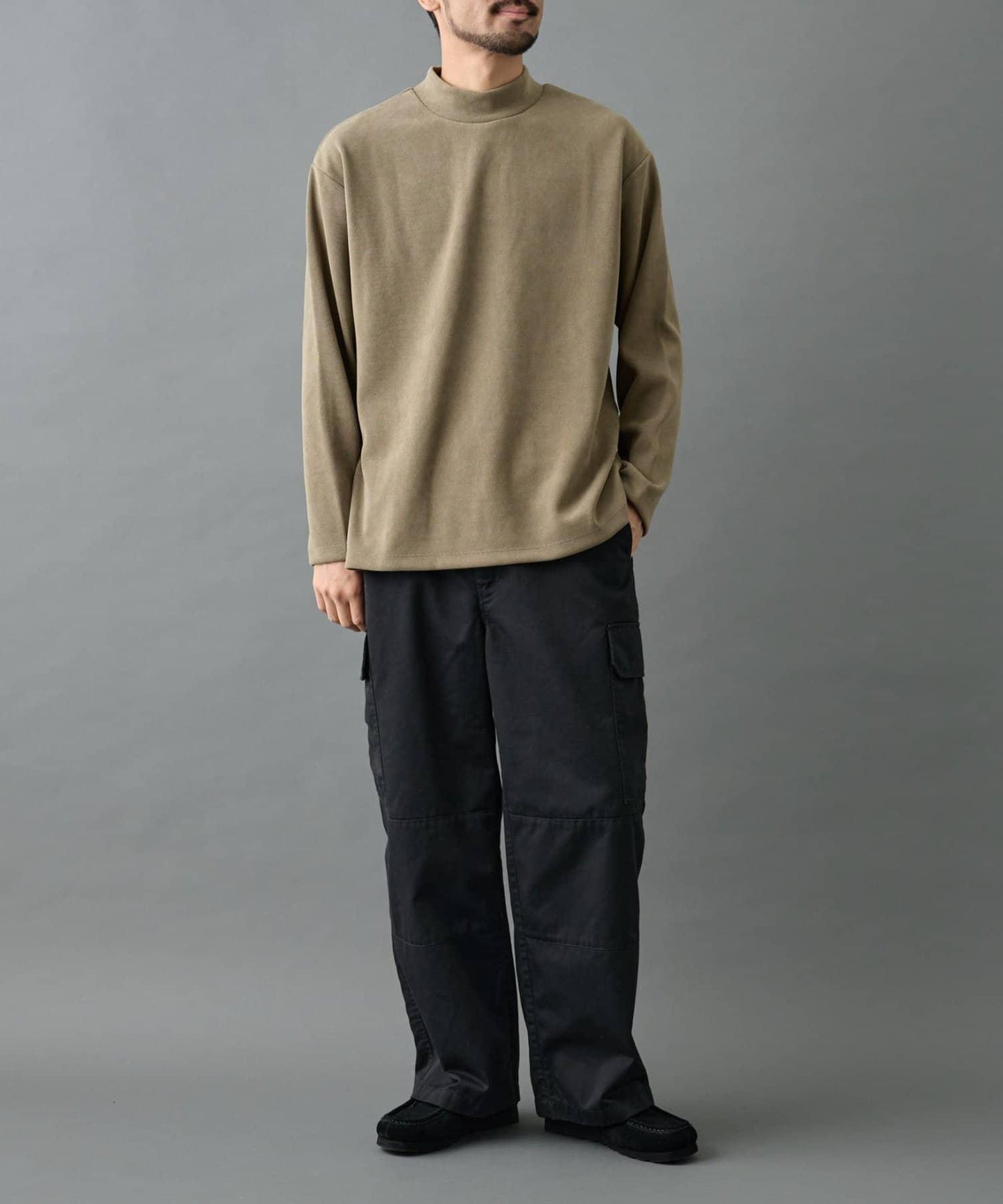 【AW】剪裁絨面高領套頭衫