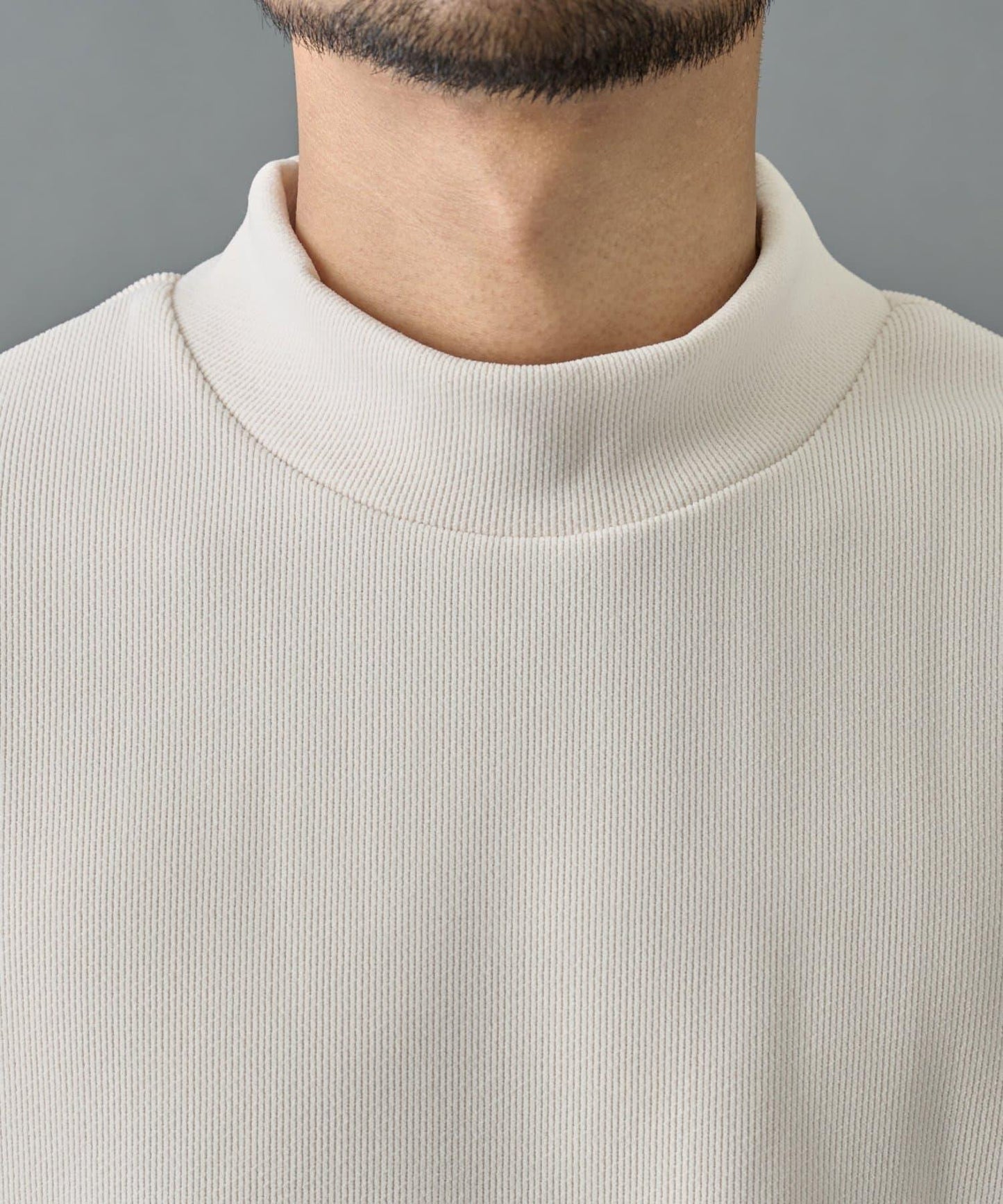 【AW】剪裁絨面高領套頭衫