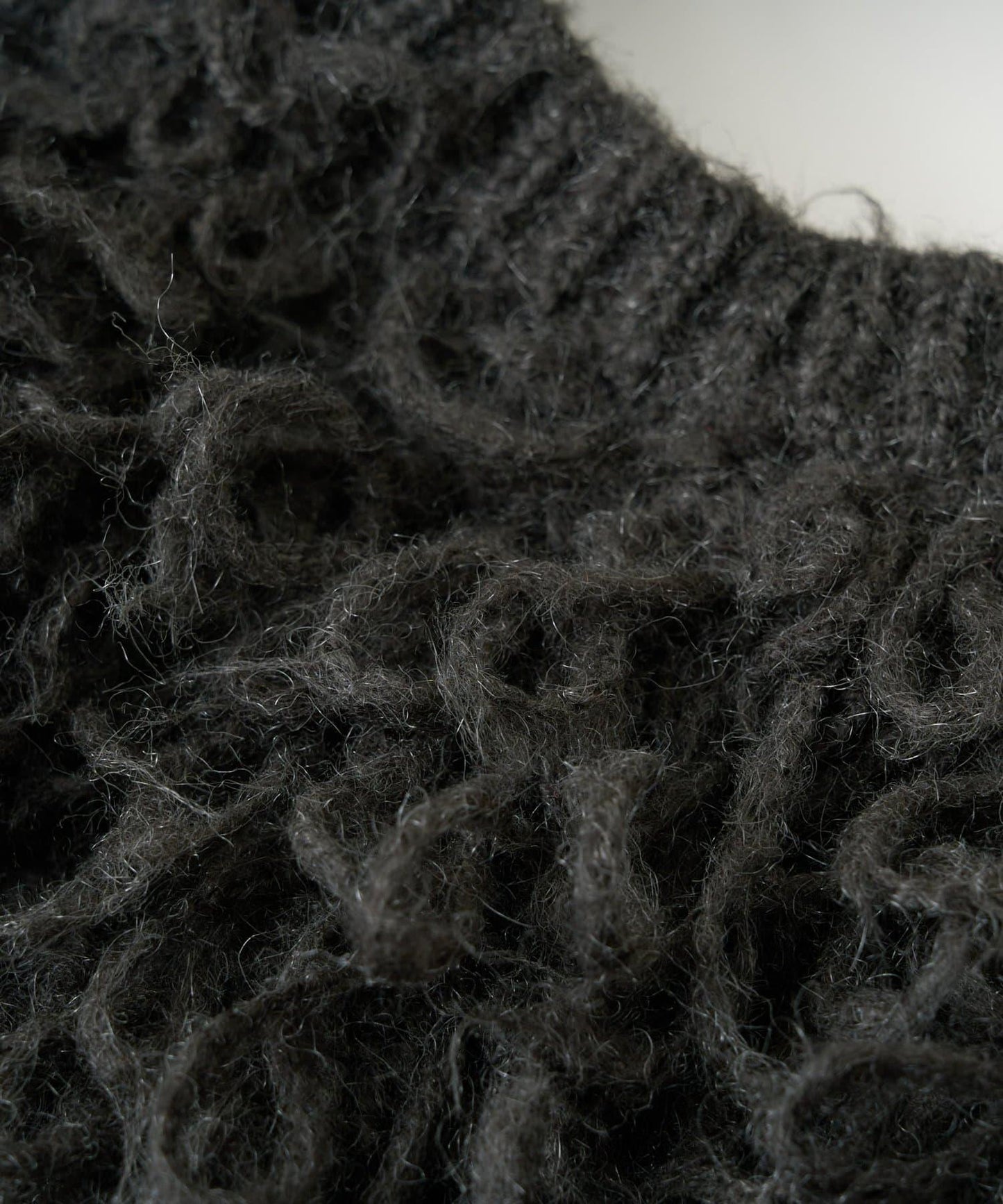 吸睛華麗搭配褶邊針織背心