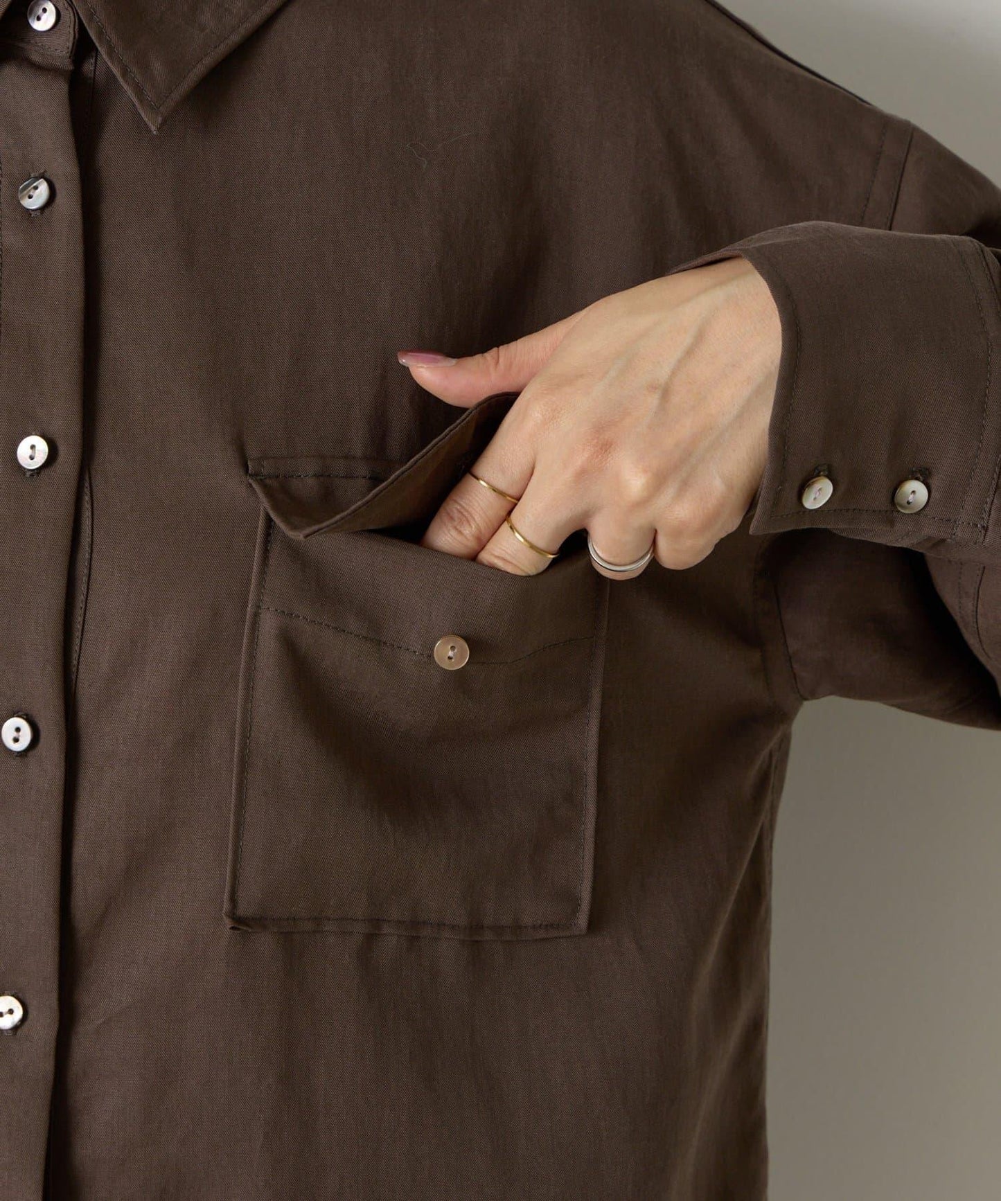 袖褶雙口袋襯衫