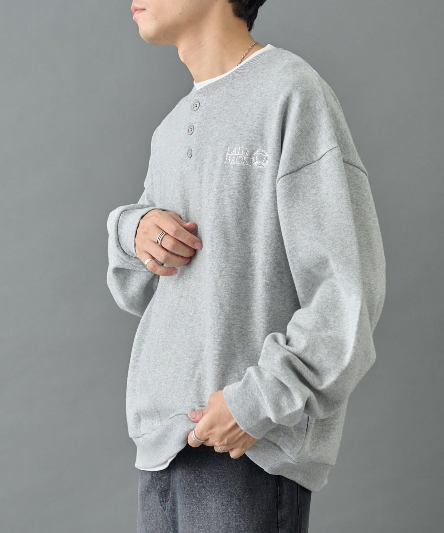 刺繡亨利領衛衣