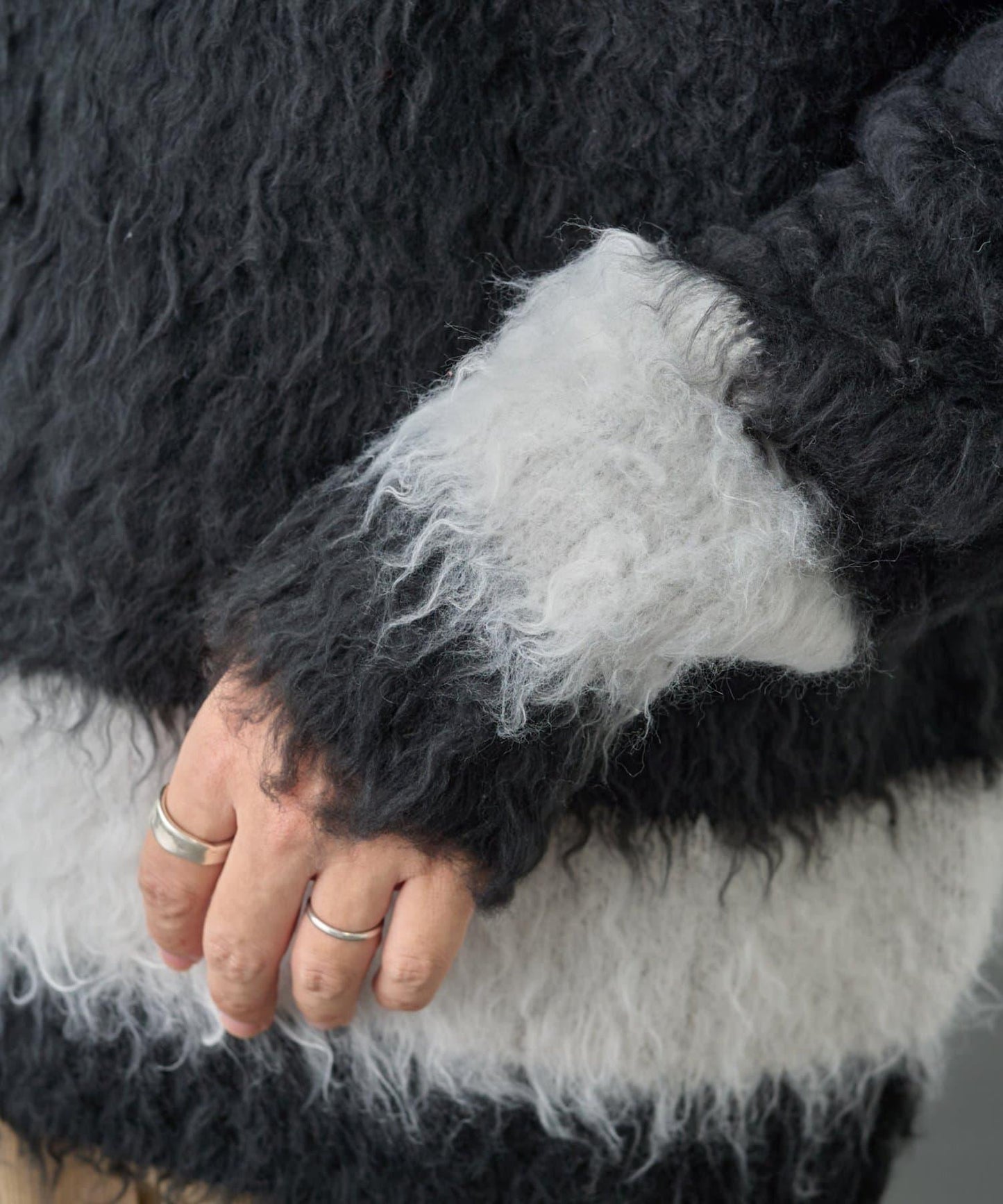 長毛馬海毛針織圓領衫