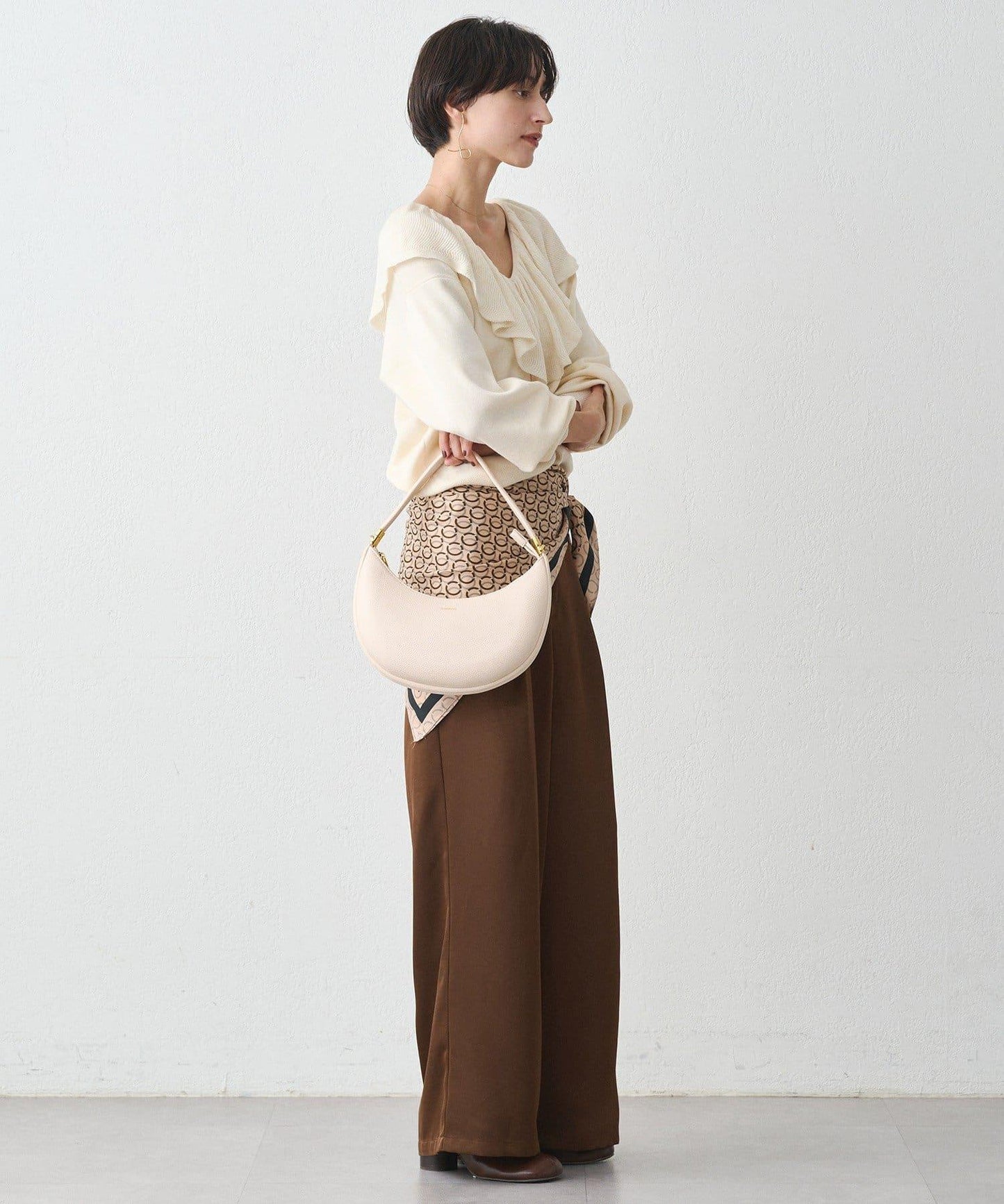 荷葉邊領針織衫