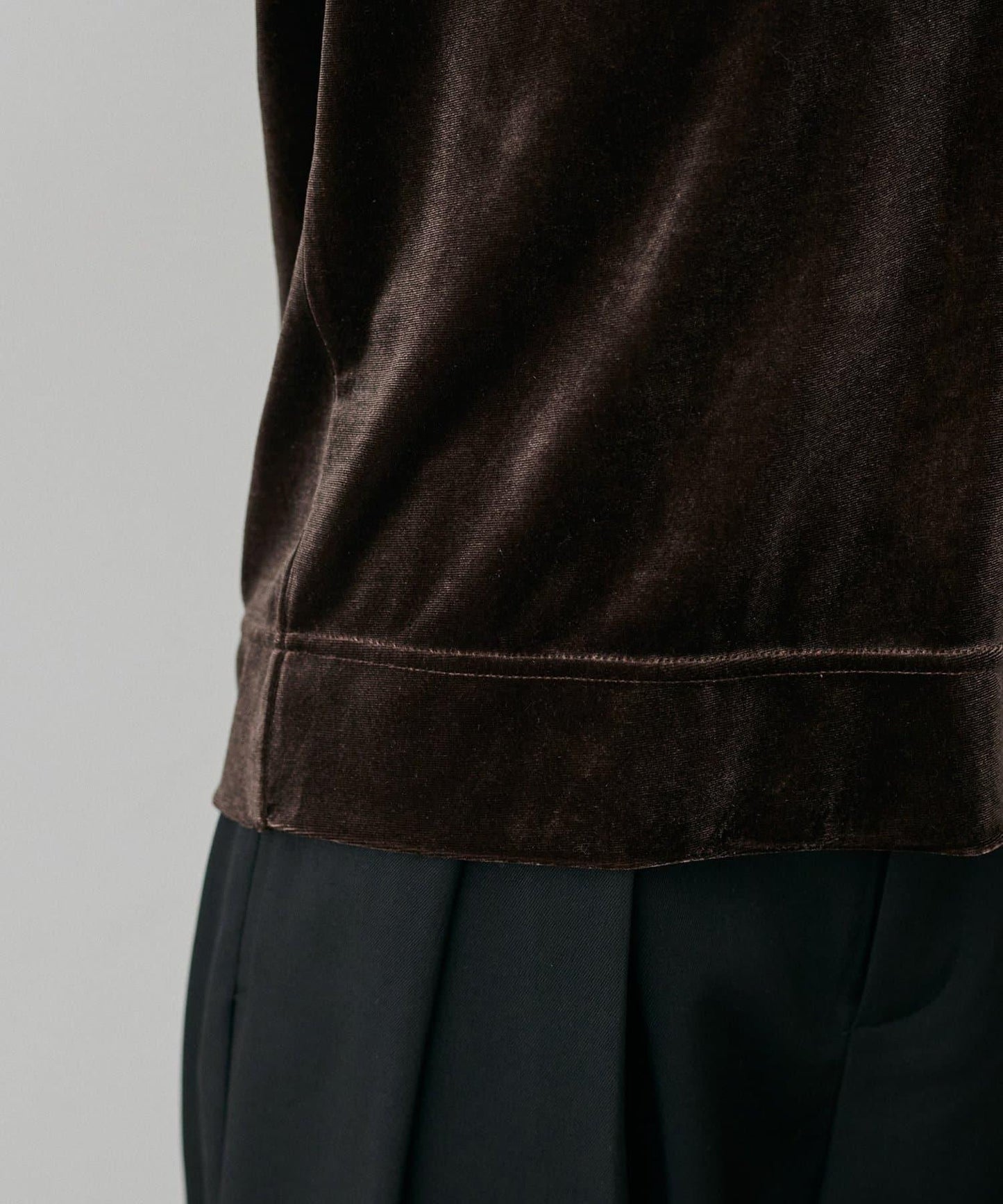 天鵝絨翻領套頭衫