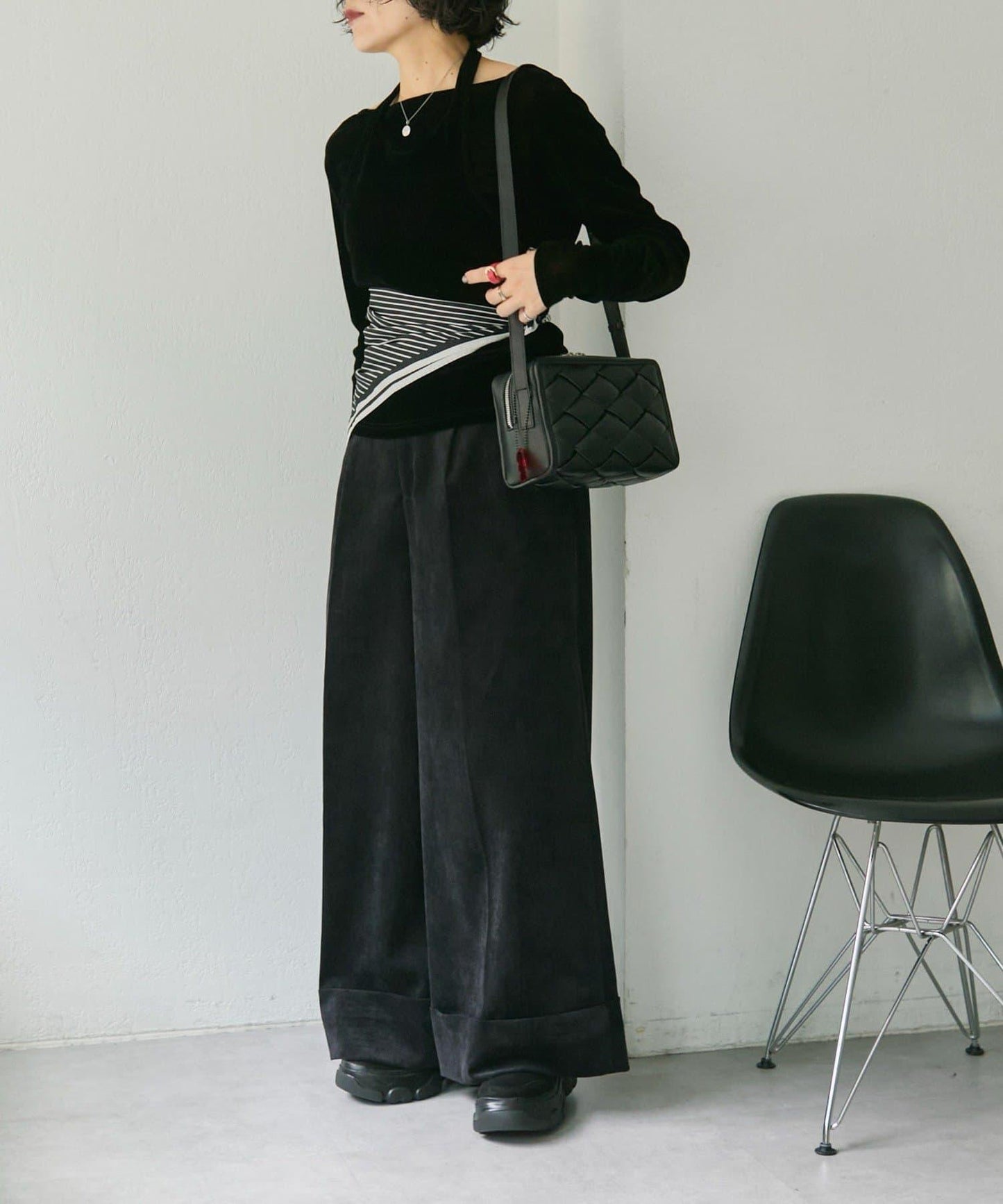 配皮革環雙色條紋圍巾