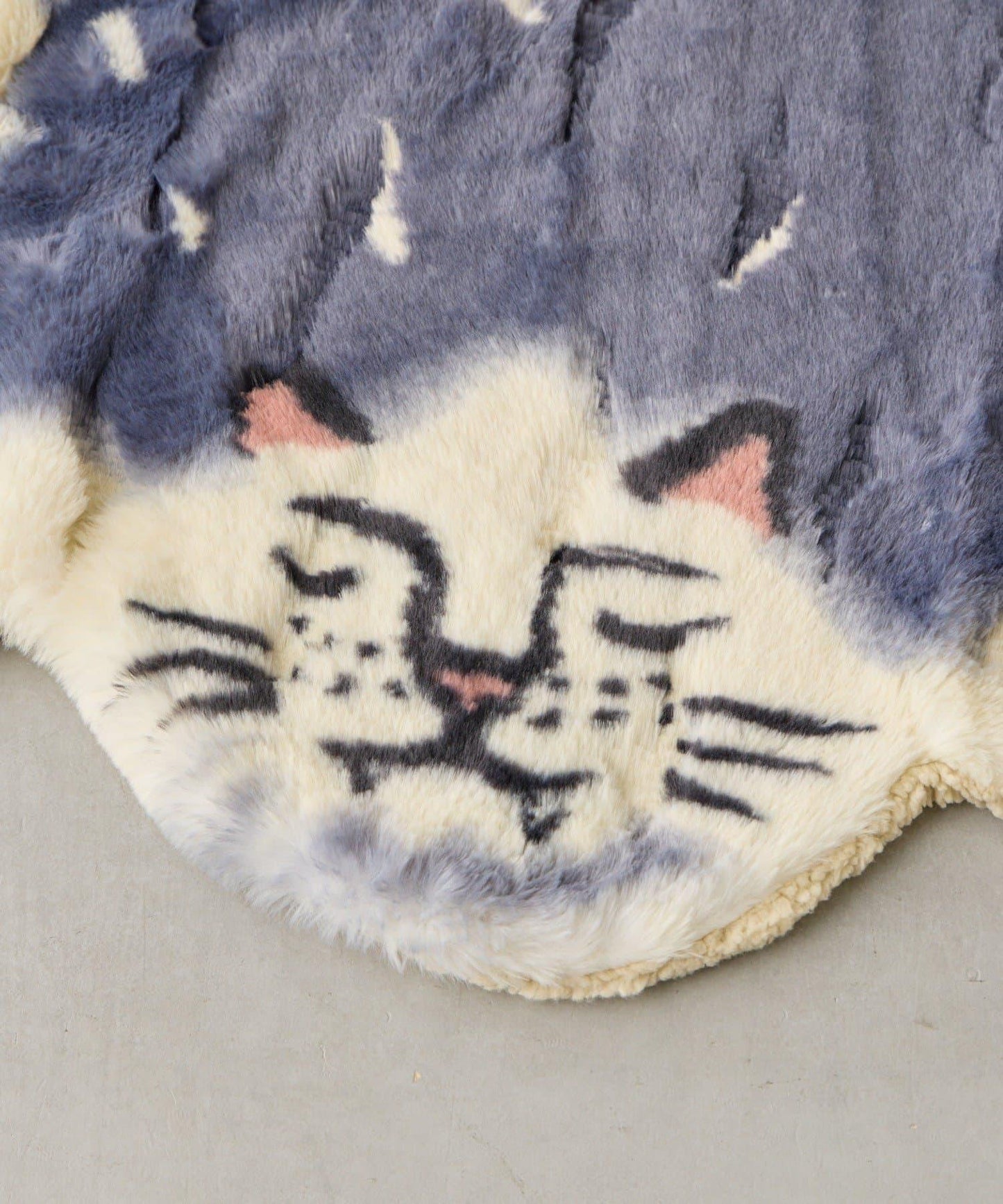 鼯鼠造型剪裁毛毯