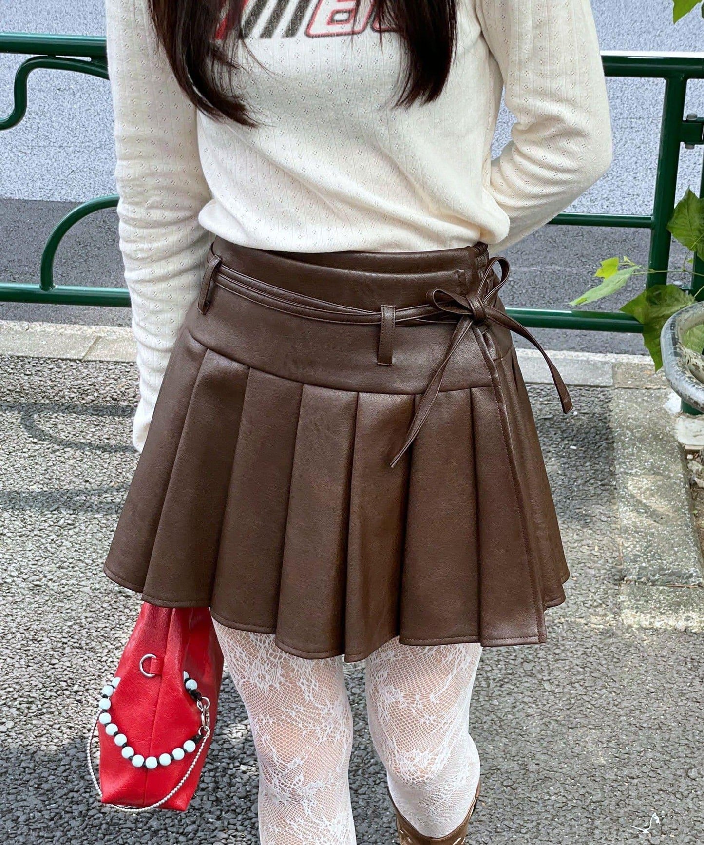 皮革百褶包裹式迷你裙