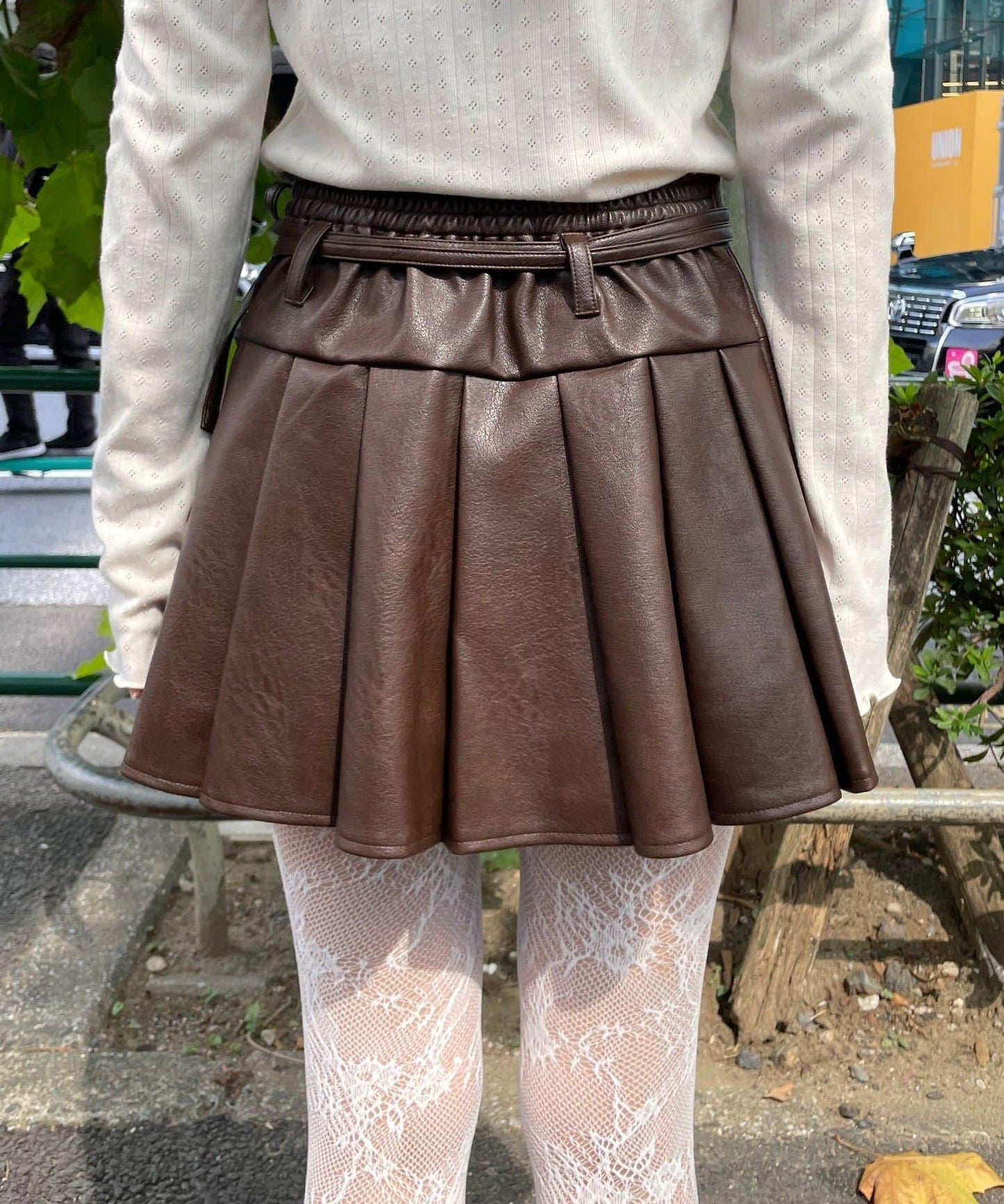 皮革百褶包裹式迷你裙