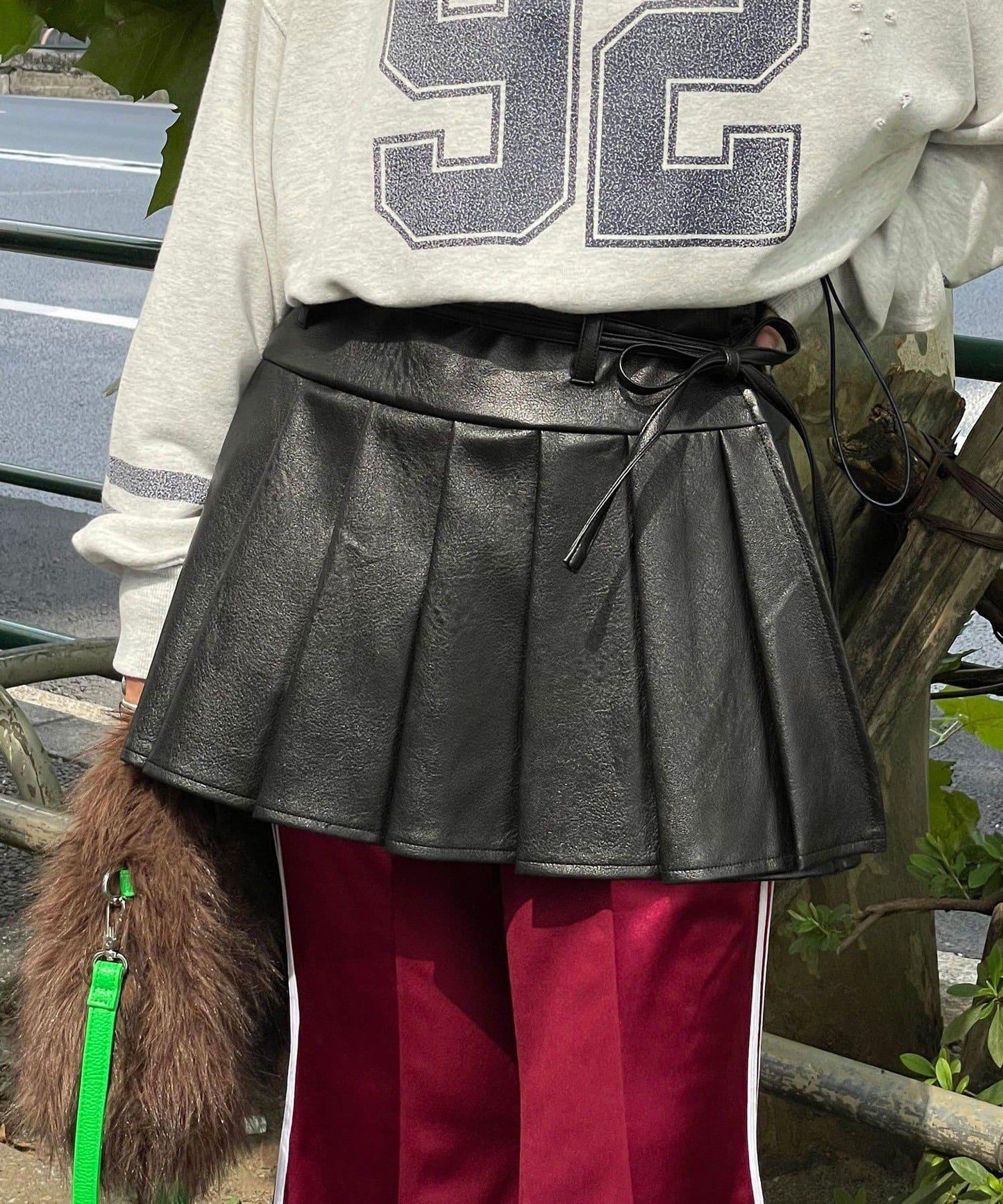 皮革百褶包裹式迷你裙