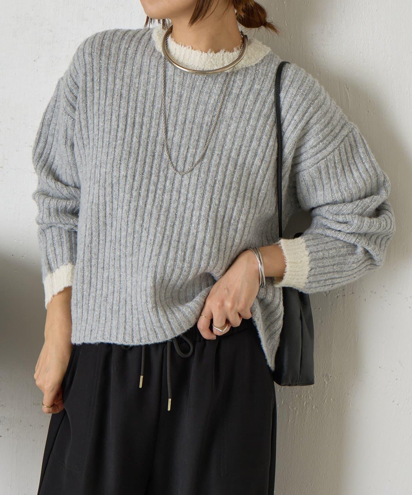 領口袖口拼色條紋亮絲針織衫