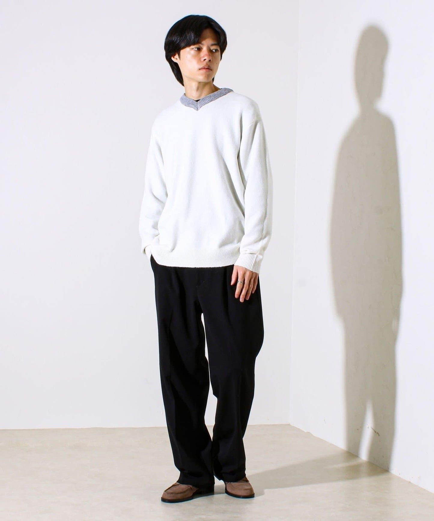 【配色羅紋點綴的優雅針織衫】GR刺繡 淺V領套頭針織衫