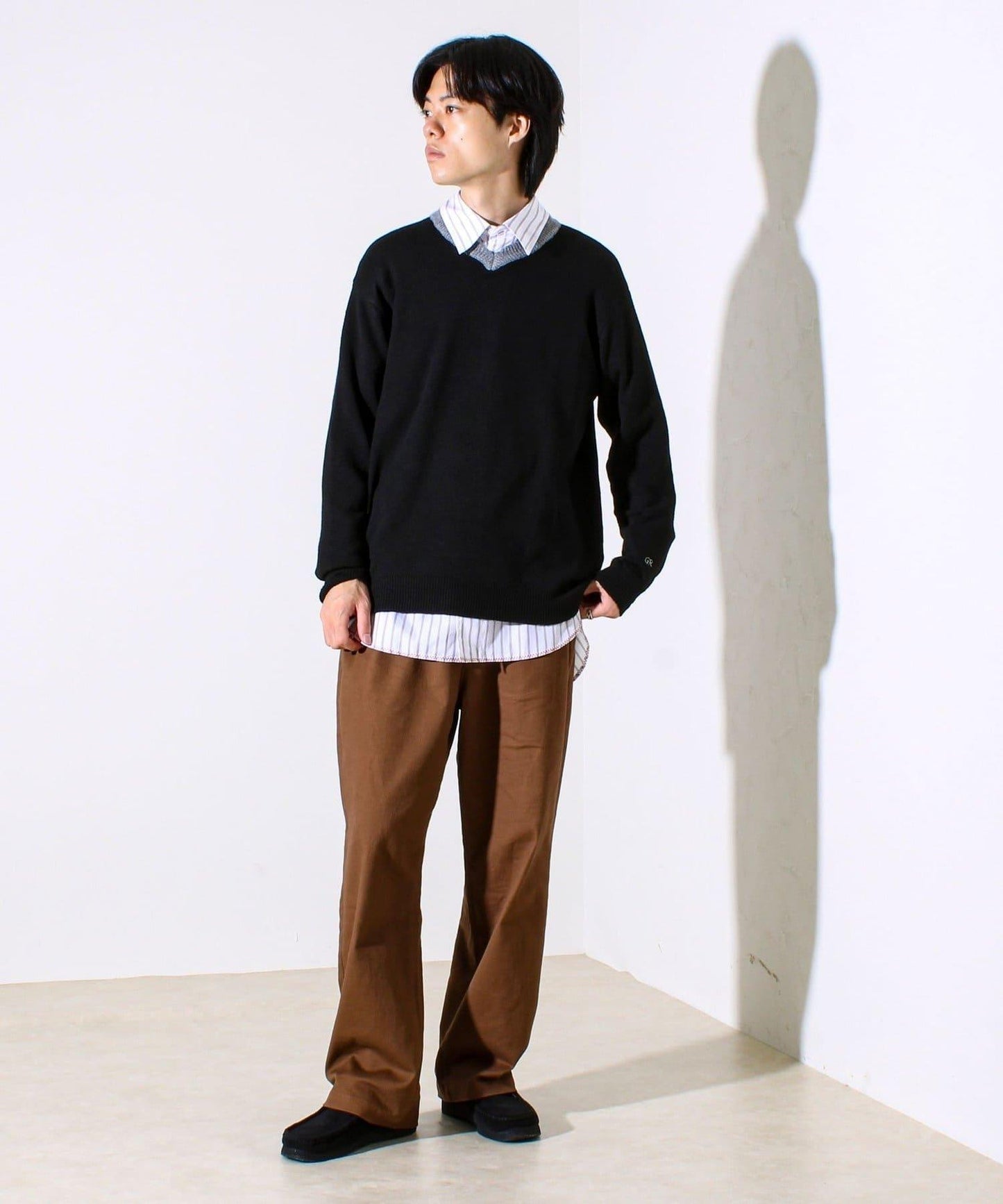 【配色羅紋點綴的優雅針織衫】GR刺繡 淺V領套頭針織衫