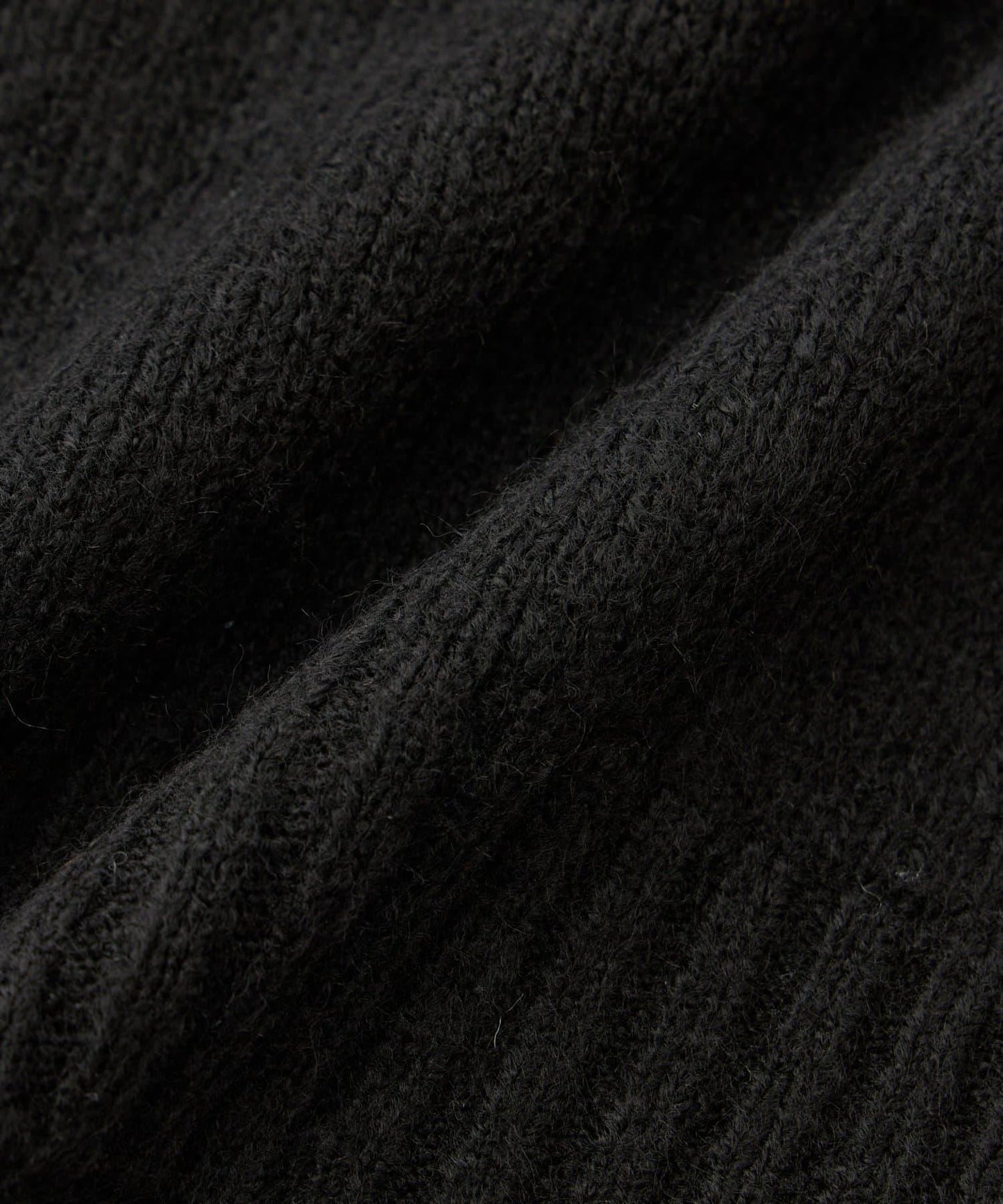 人氣單品・柔軟輕盈穿著感受 仿犛牛絨V領針織衫