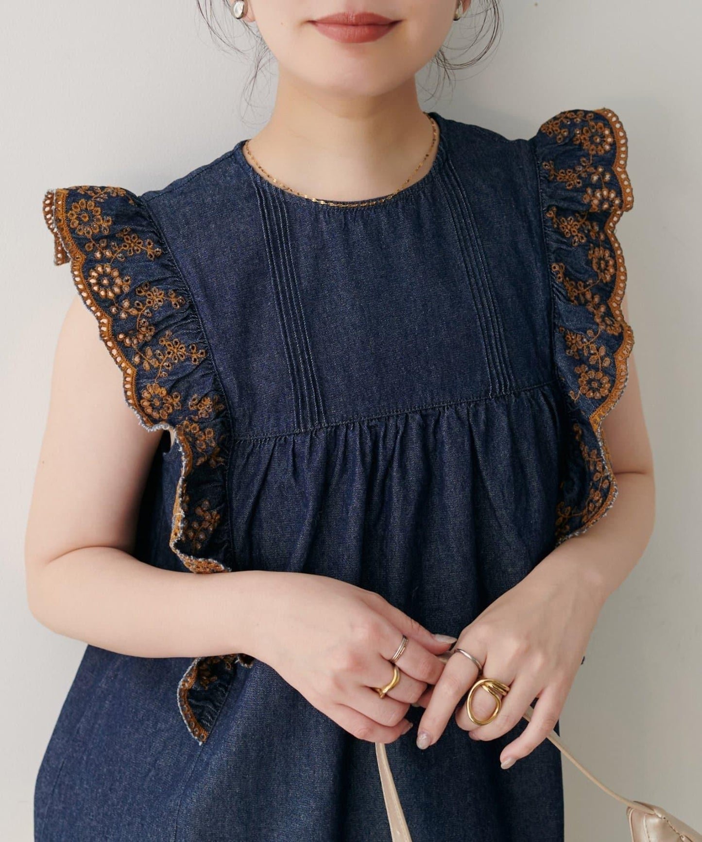 【natural couture】牛仔刺繡荷葉邊襯衫