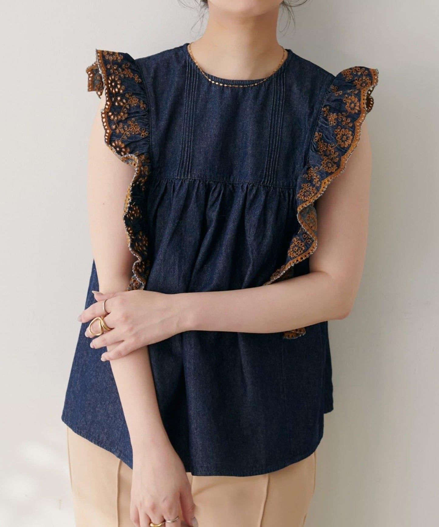 【natural couture】牛仔刺繡荷葉邊襯衫
