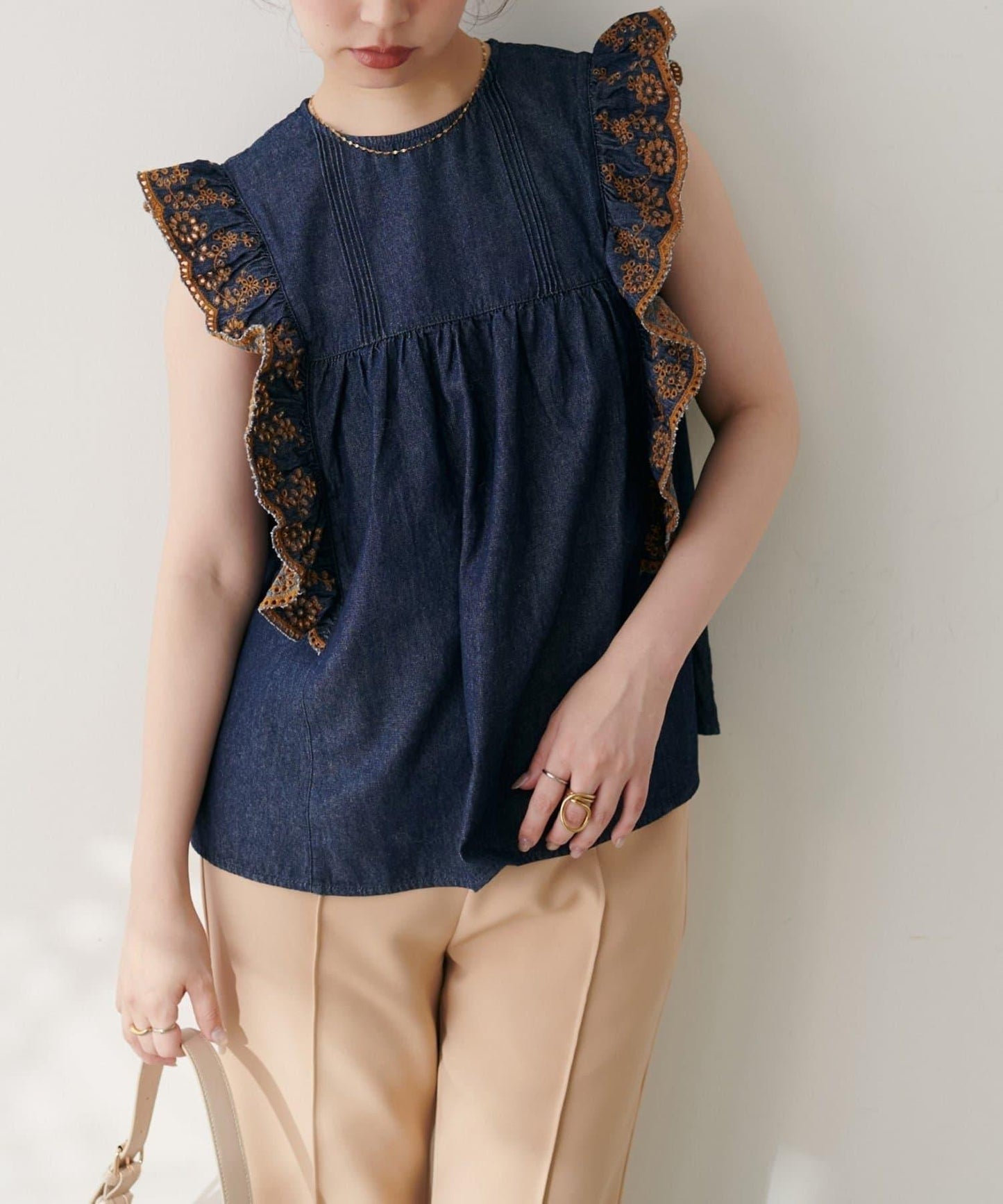 【natural couture】牛仔刺繡荷葉邊襯衫