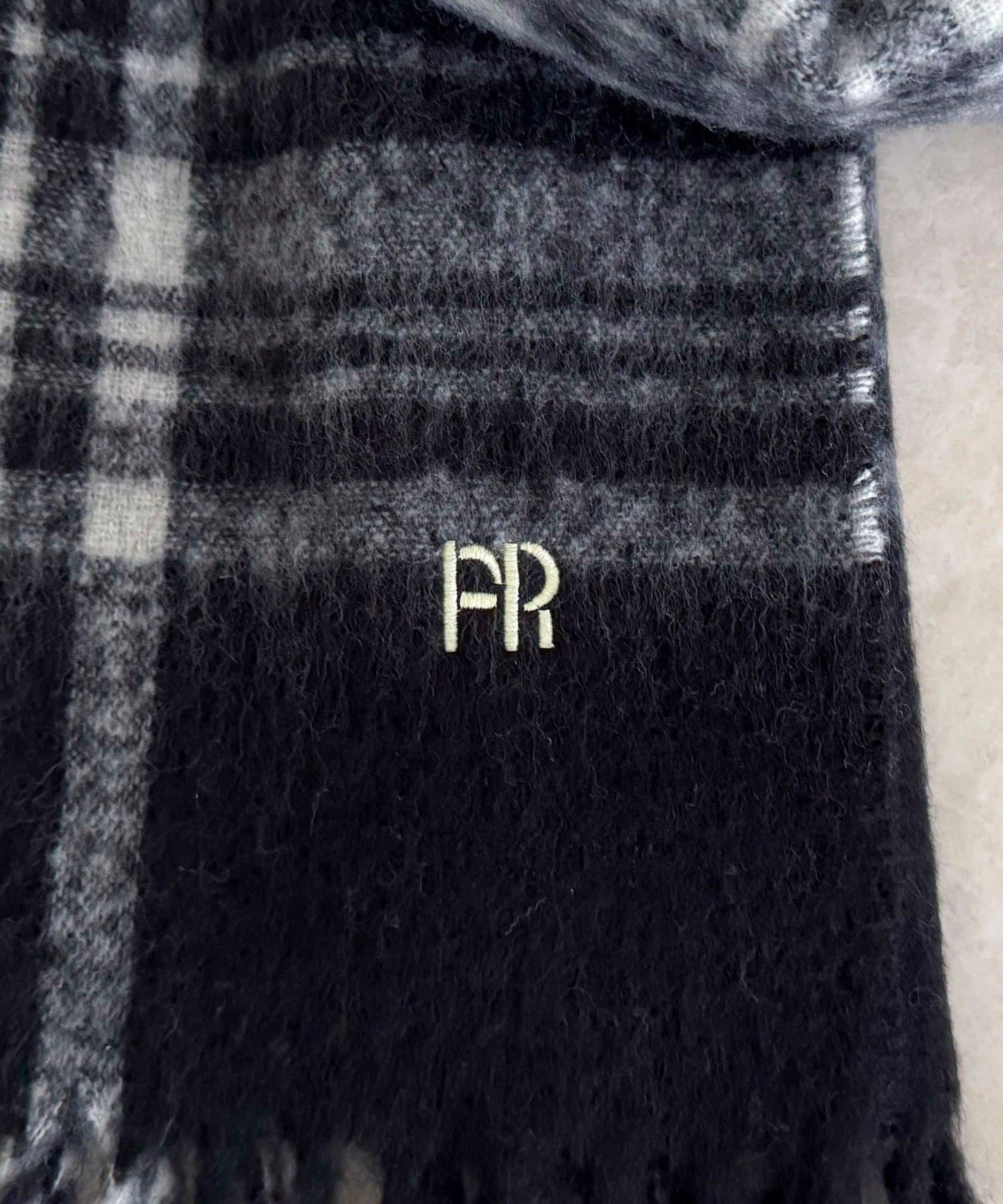 輕盈粗花呢格紋圍巾45