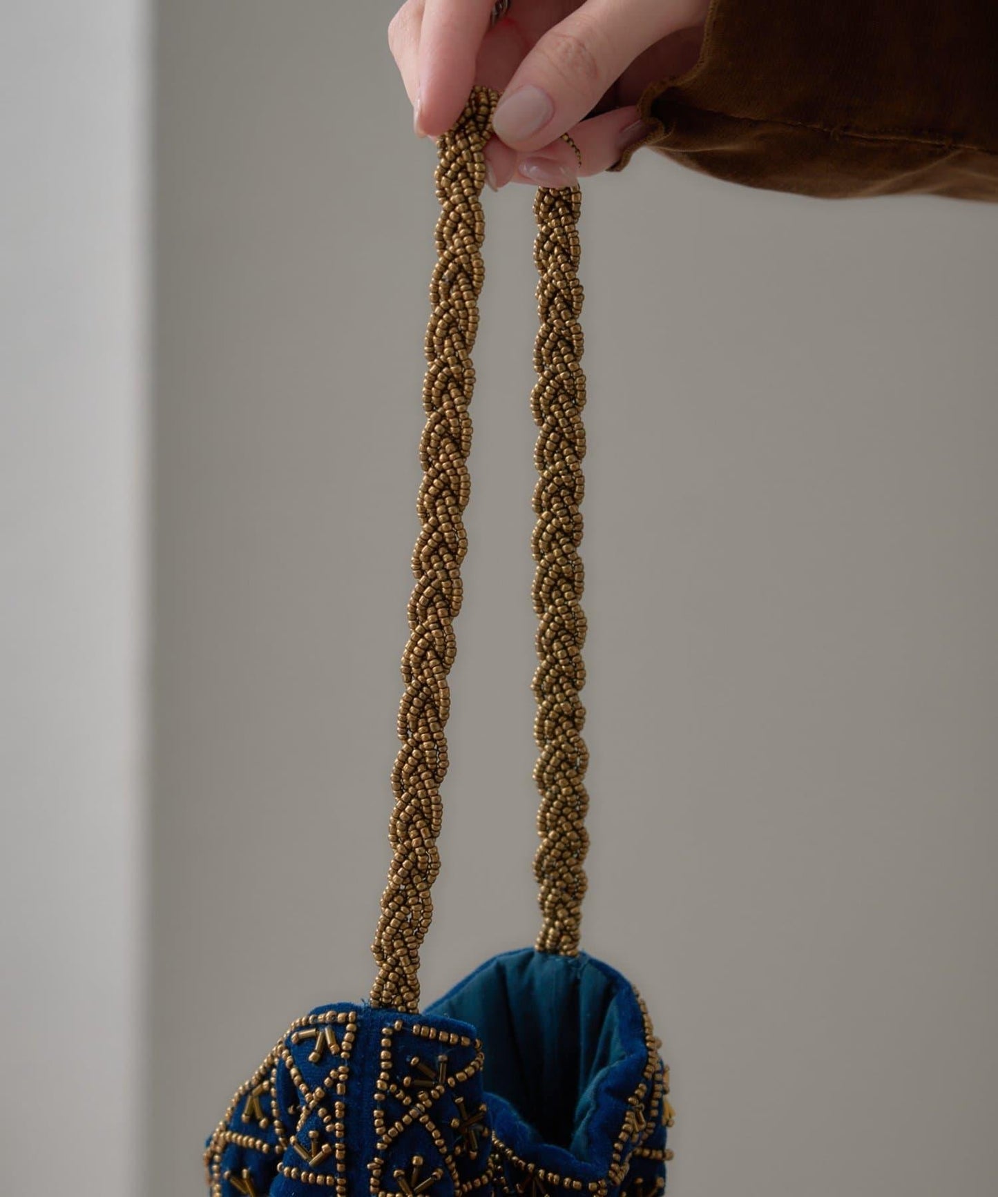 【aguni】天鵝絨珠飾刺繡包
