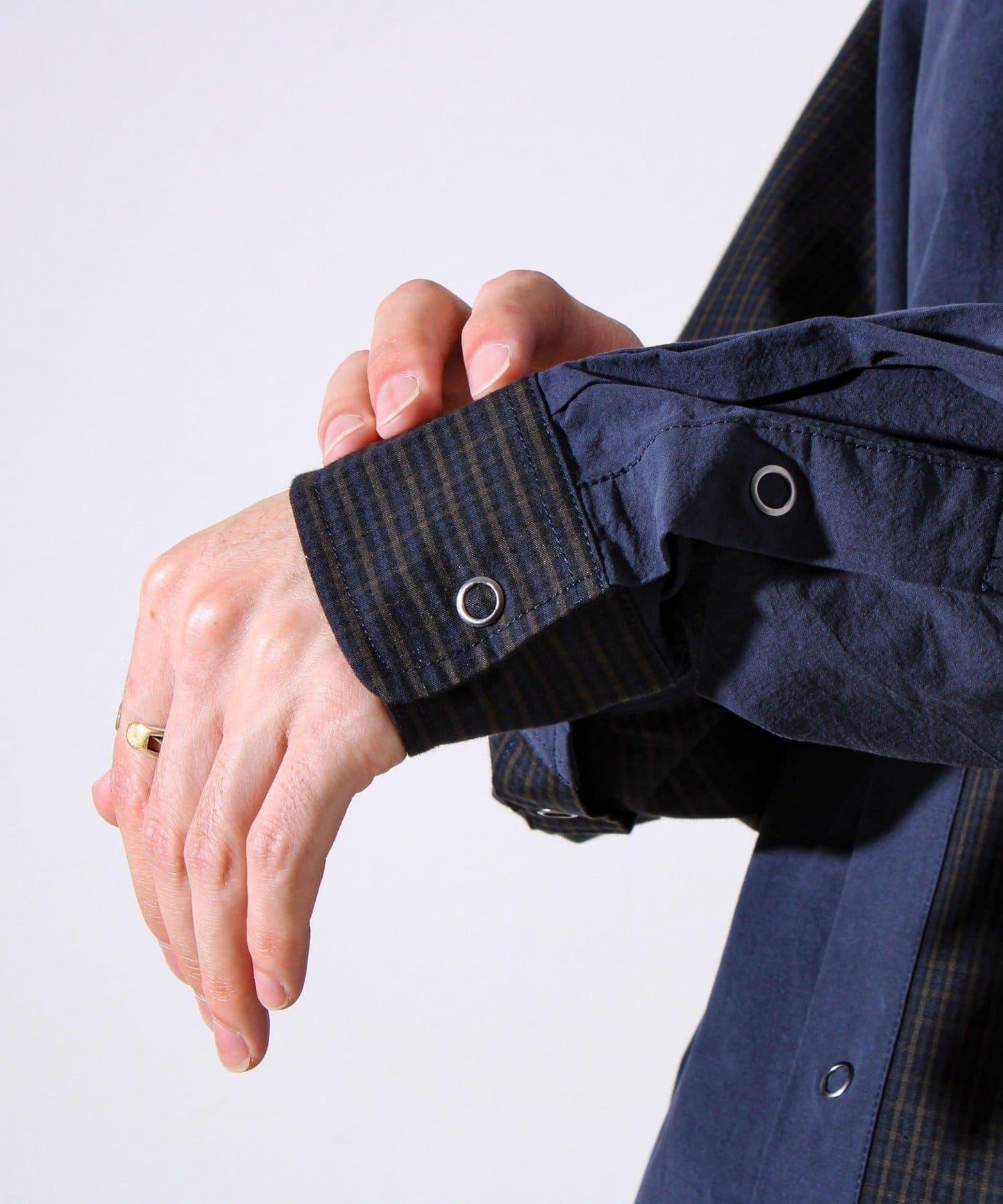 【純色×圖案趣味設計】時尚拼接長袖襯衫