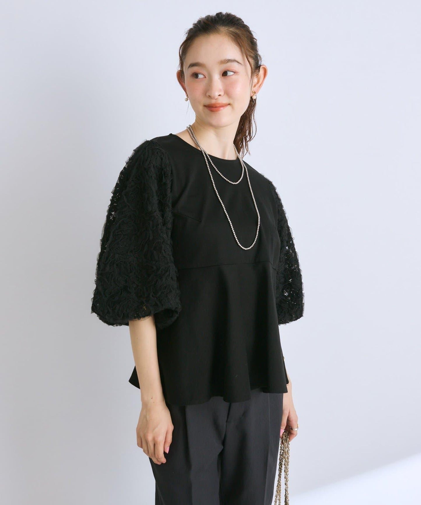 【La boutique BonBon】袖部蓬鬆蕾絲拼接上衣