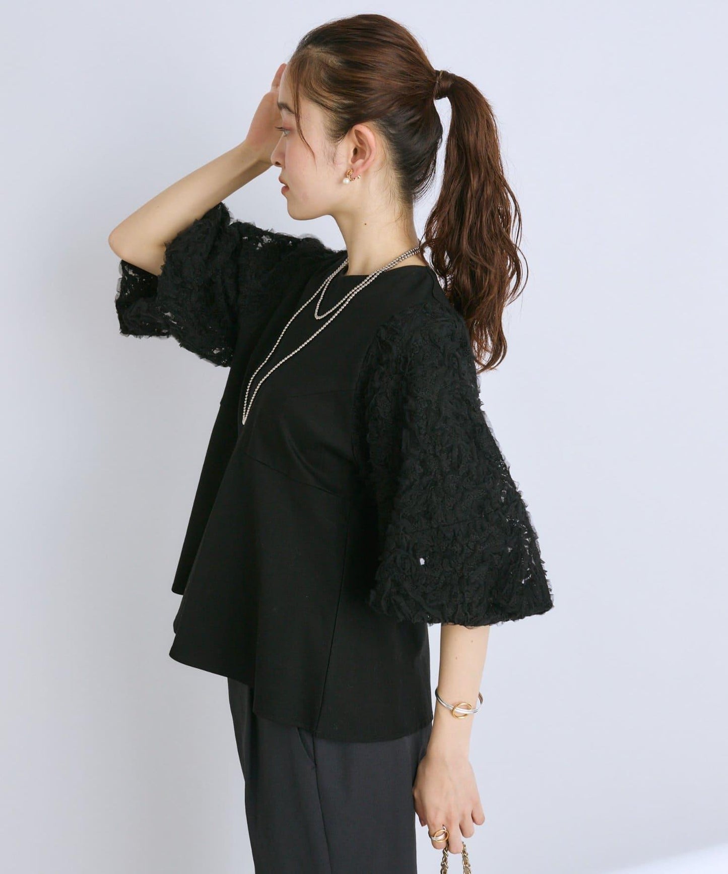 【La boutique BonBon】袖部蓬鬆蕾絲拼接上衣