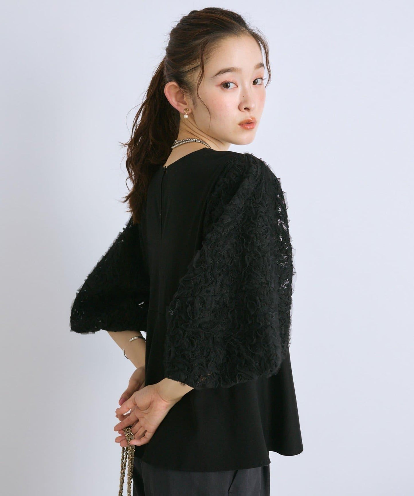【La boutique BonBon】袖部蓬鬆蕾絲拼接上衣