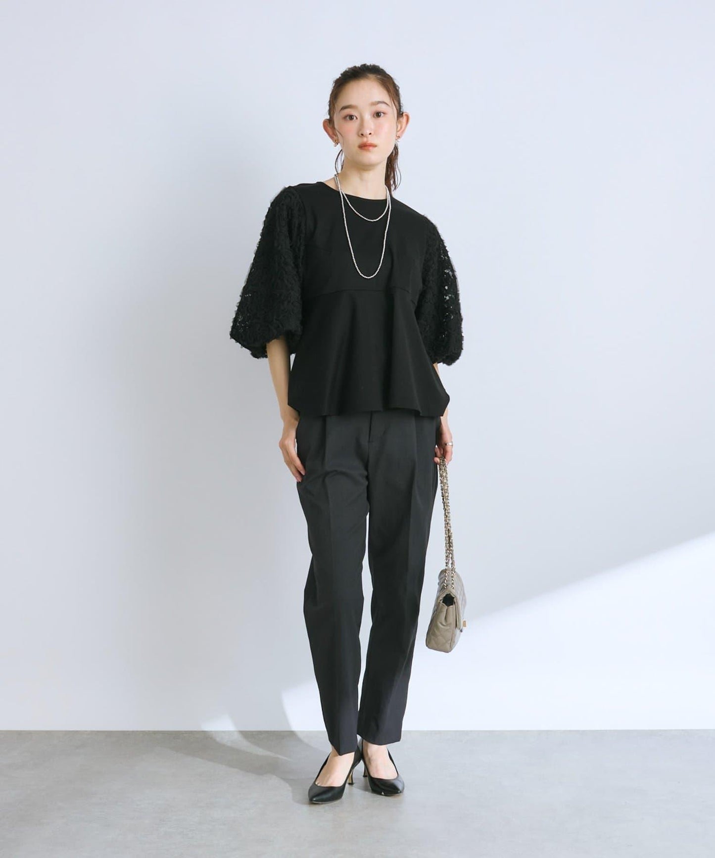 【La boutique BonBon】袖部蓬鬆蕾絲拼接上衣