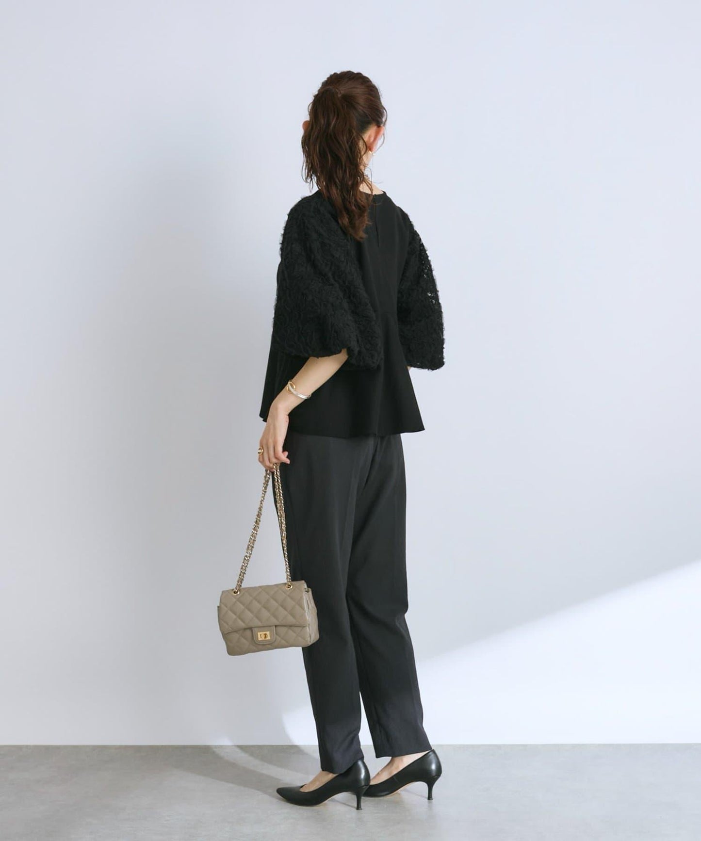 【La boutique BonBon】袖部蓬鬆蕾絲拼接上衣