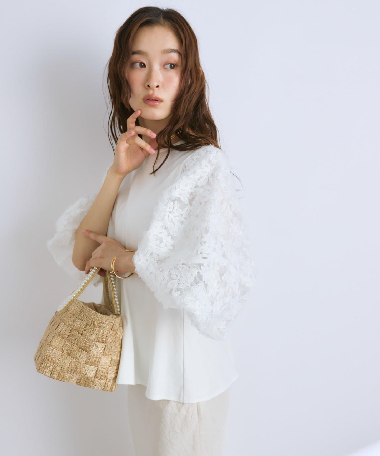 【La boutique BonBon】袖部蓬鬆蕾絲拼接上衣