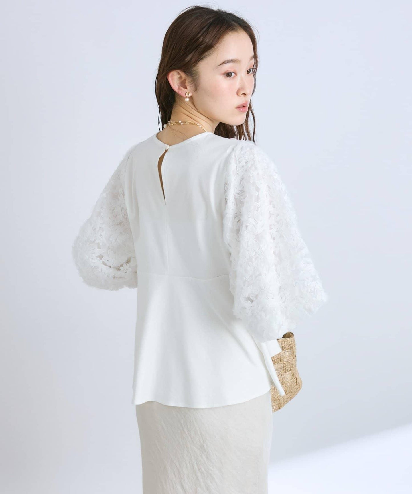 【La boutique BonBon】袖部蓬鬆蕾絲拼接上衣