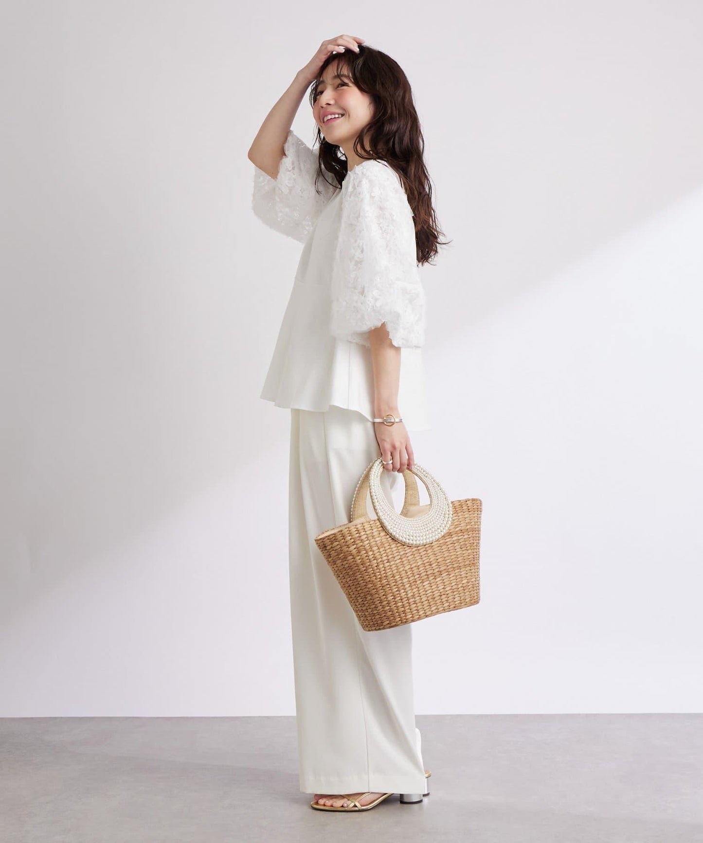 【La boutique BonBon】袖部蓬鬆蕾絲拼接上衣