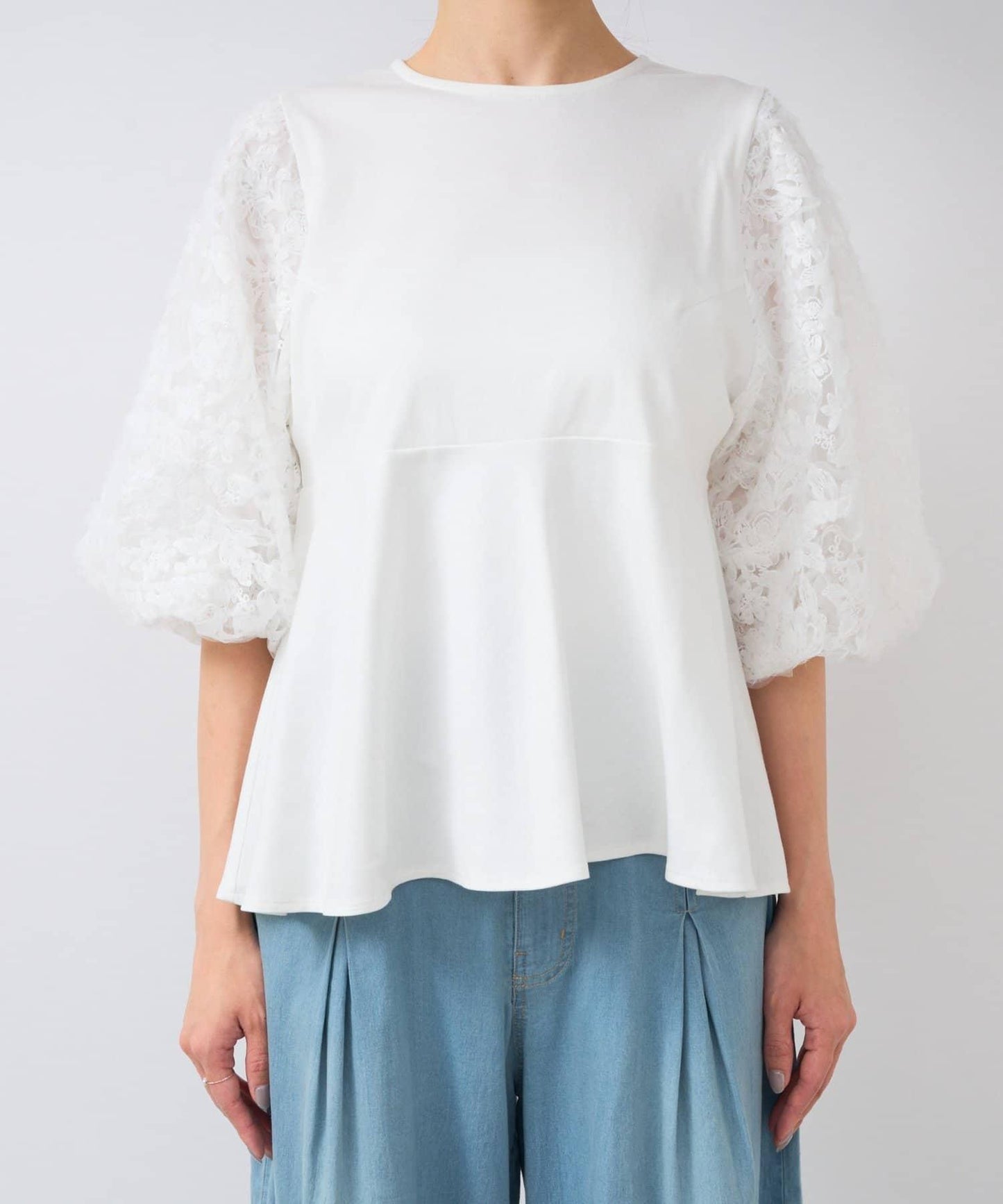 【La boutique BonBon】袖部蓬鬆蕾絲拼接上衣
