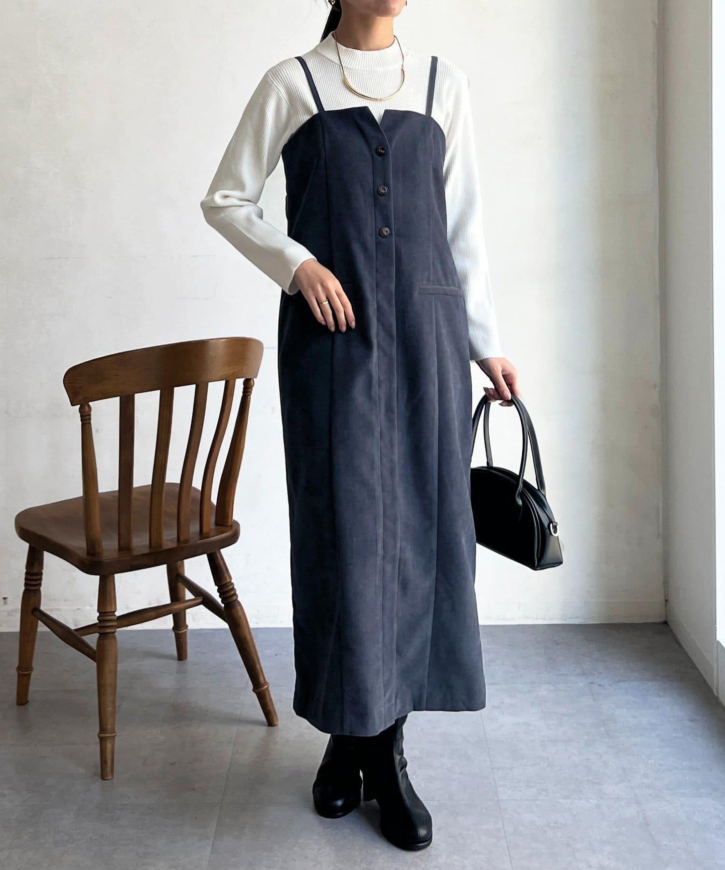 I型吊帶連衣裙×內搭針織套頭衫