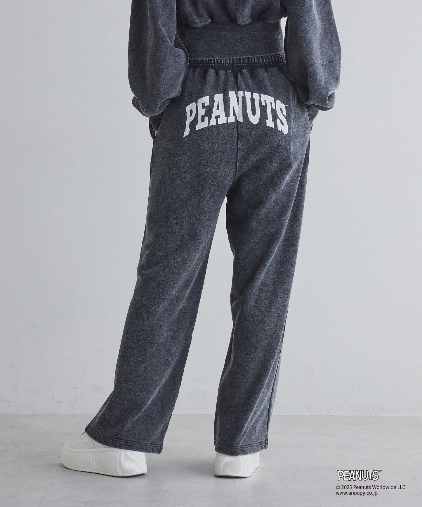 【《PEANUTS》聯名】史努比刺繡休閒褲