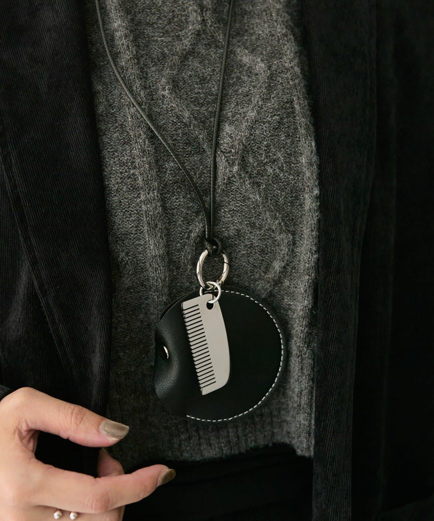 コーム付ネックストラップ 帶梳子頸掛繩