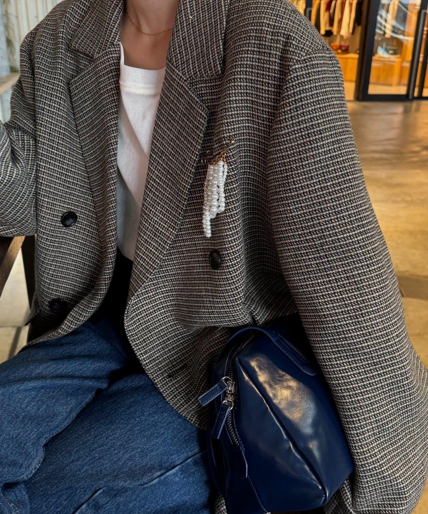 珍珠胸針裝飾格紋西裝外套
