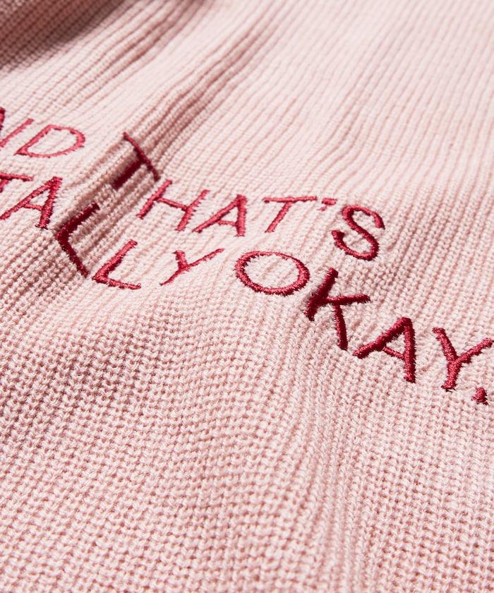 寬鬆版型字母隨機刺繡圓領針織衫