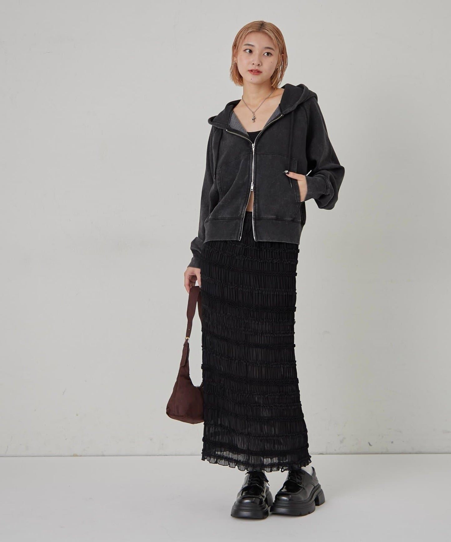 【WHO'S WHO gallery】立領荷葉邊修身長裙