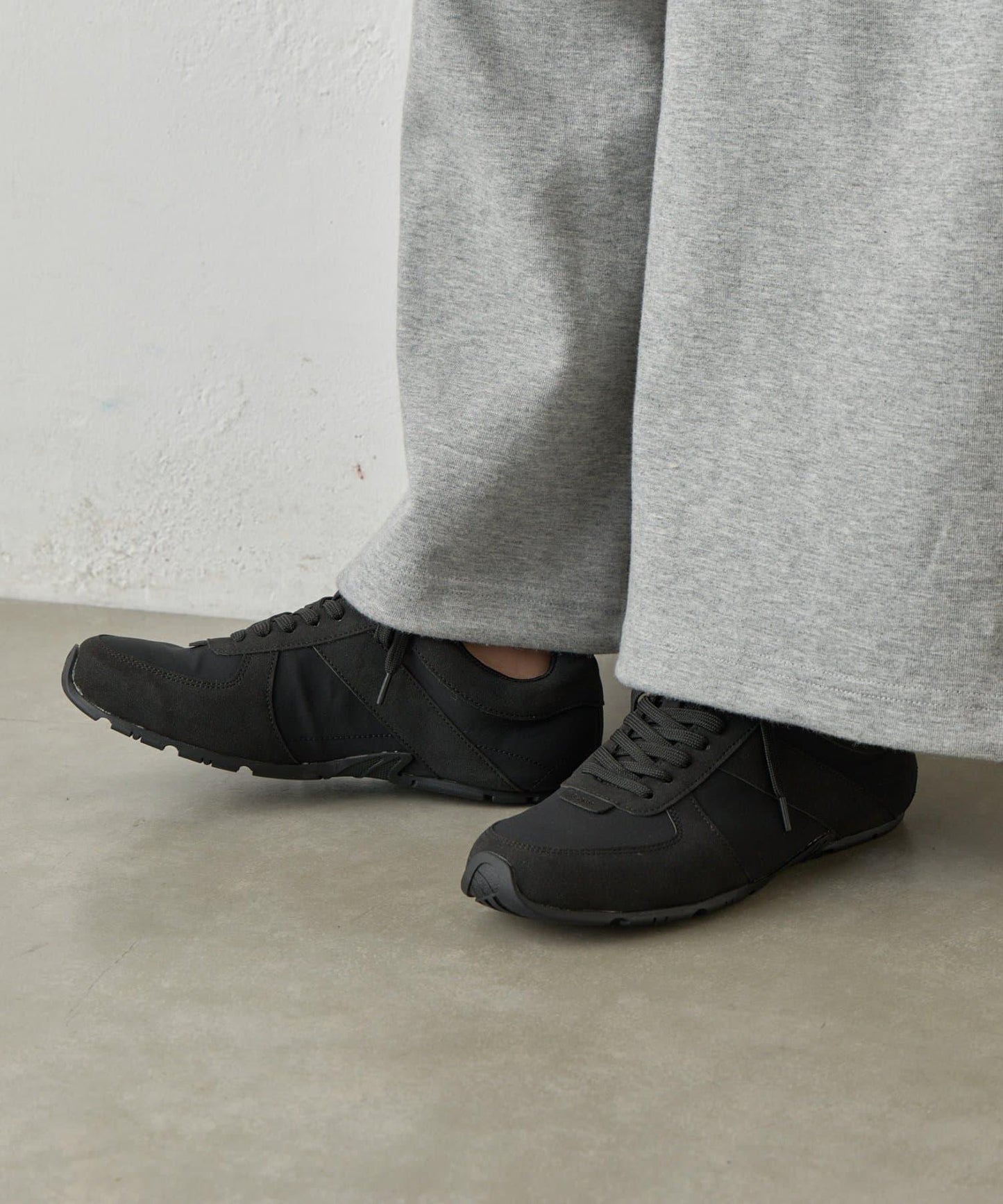 尼龍拼接絨面革休閒鞋