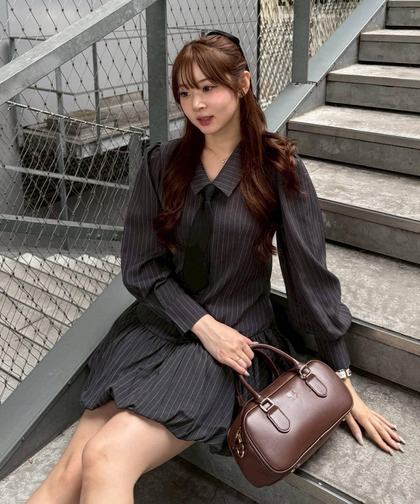 帶領帶下襬泡泡袖迷你連衣裙