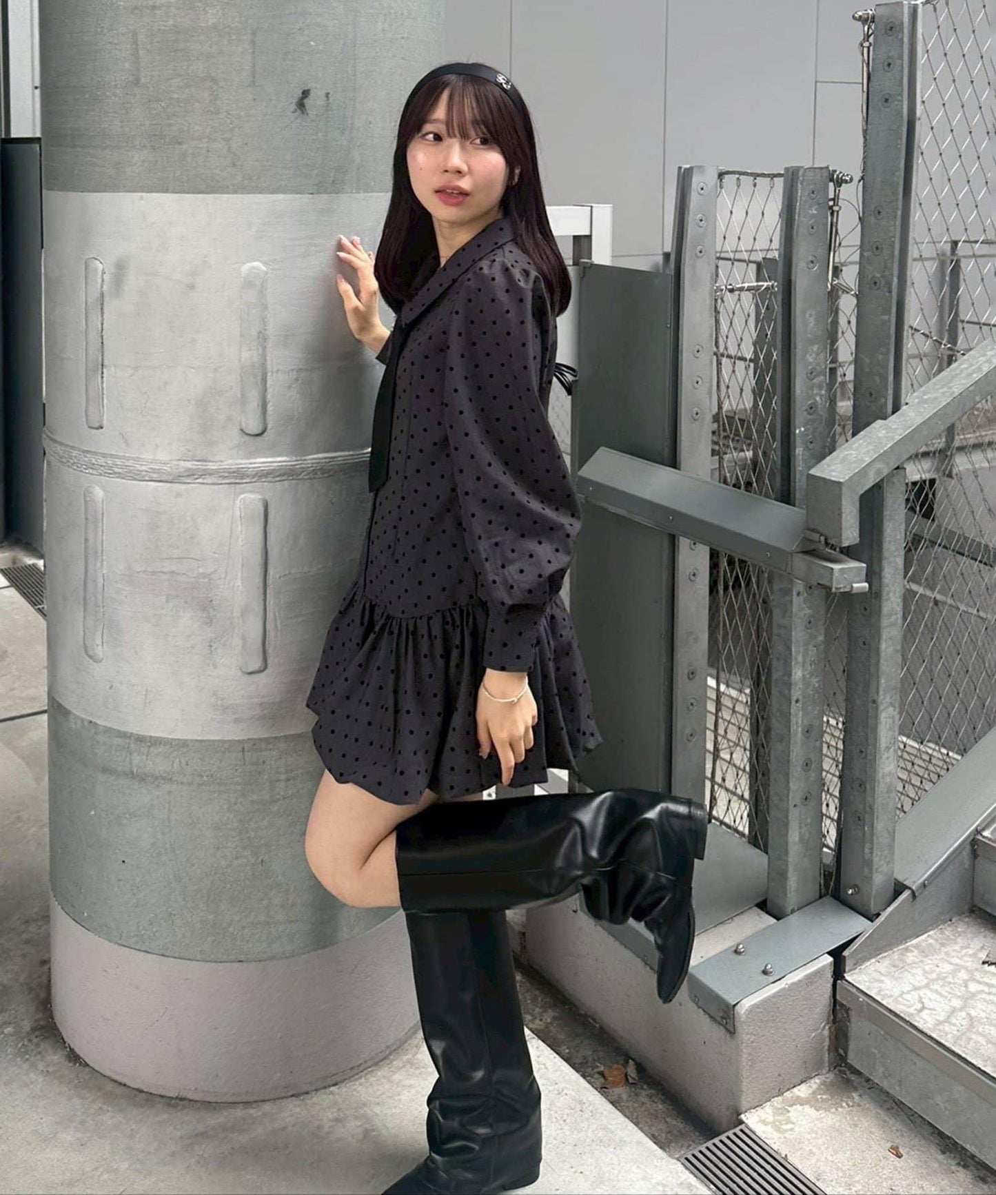 帶領帶下襬泡泡袖迷你連衣裙