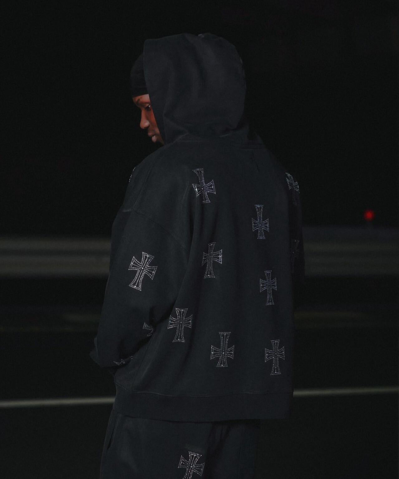 UNKNOWNLONDON/安諾恩倫敦/輪廓水鑽連帽衛衣