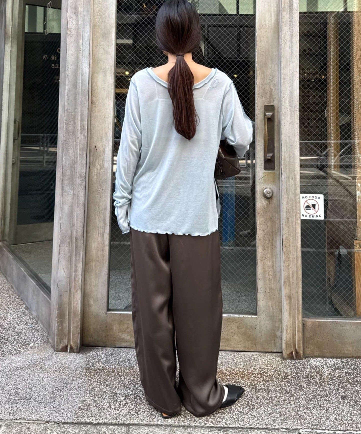 【前後兩穿】單點logo刺繡透視荷葉邊上衣