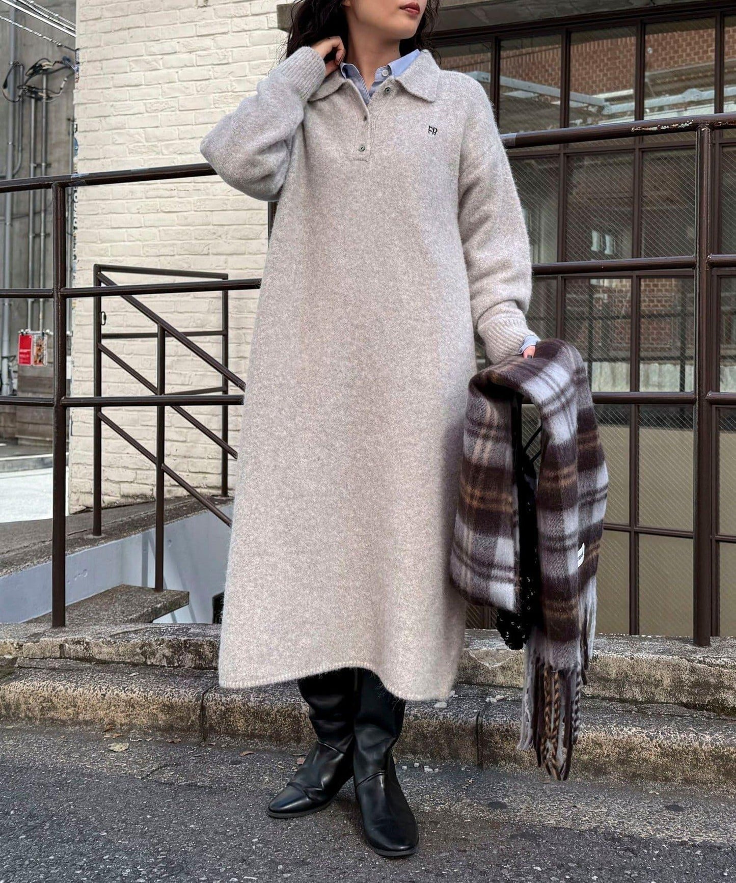 FR刺繡翻領針織連衣裙