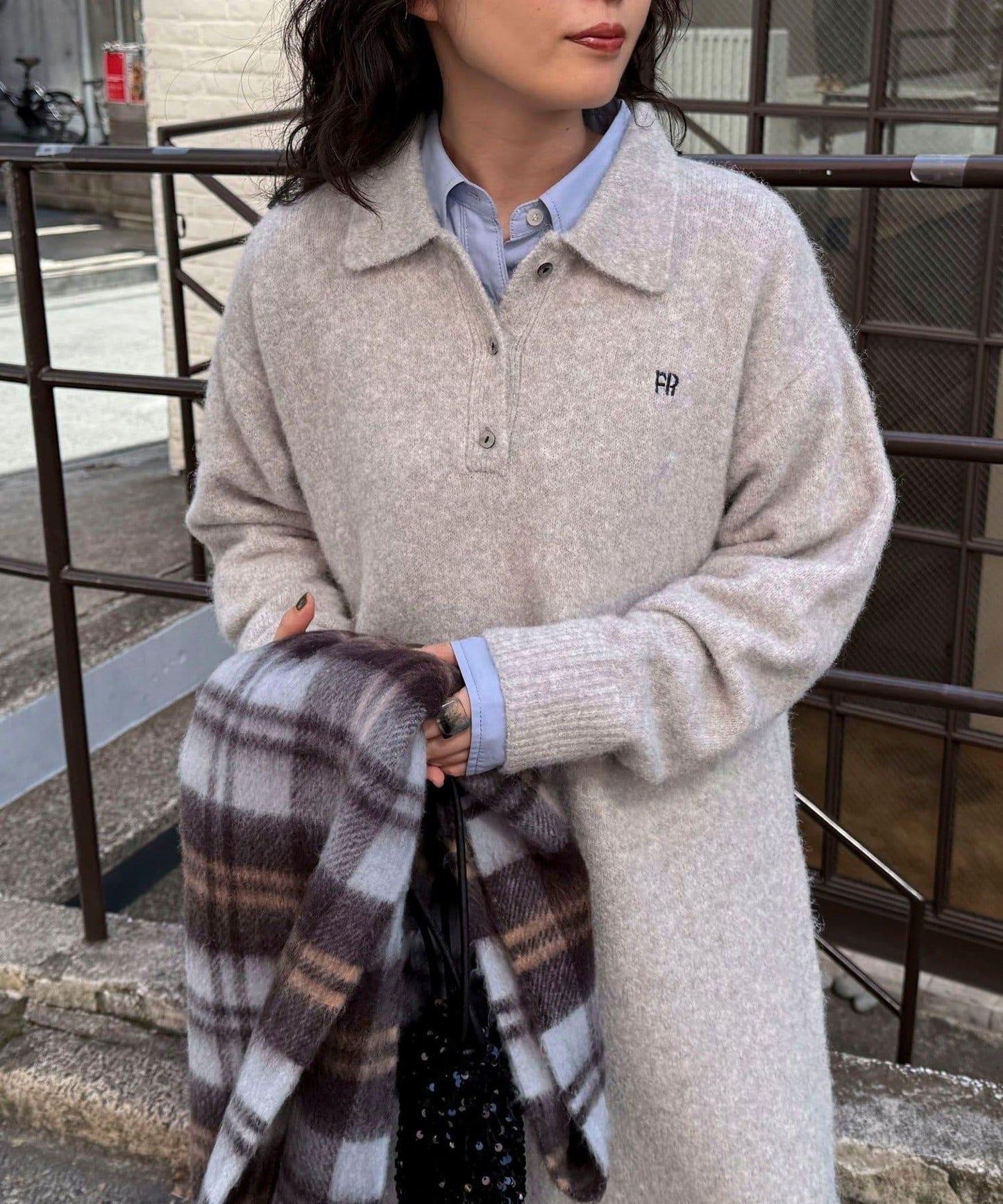 FR刺繡翻領針織連衣裙
